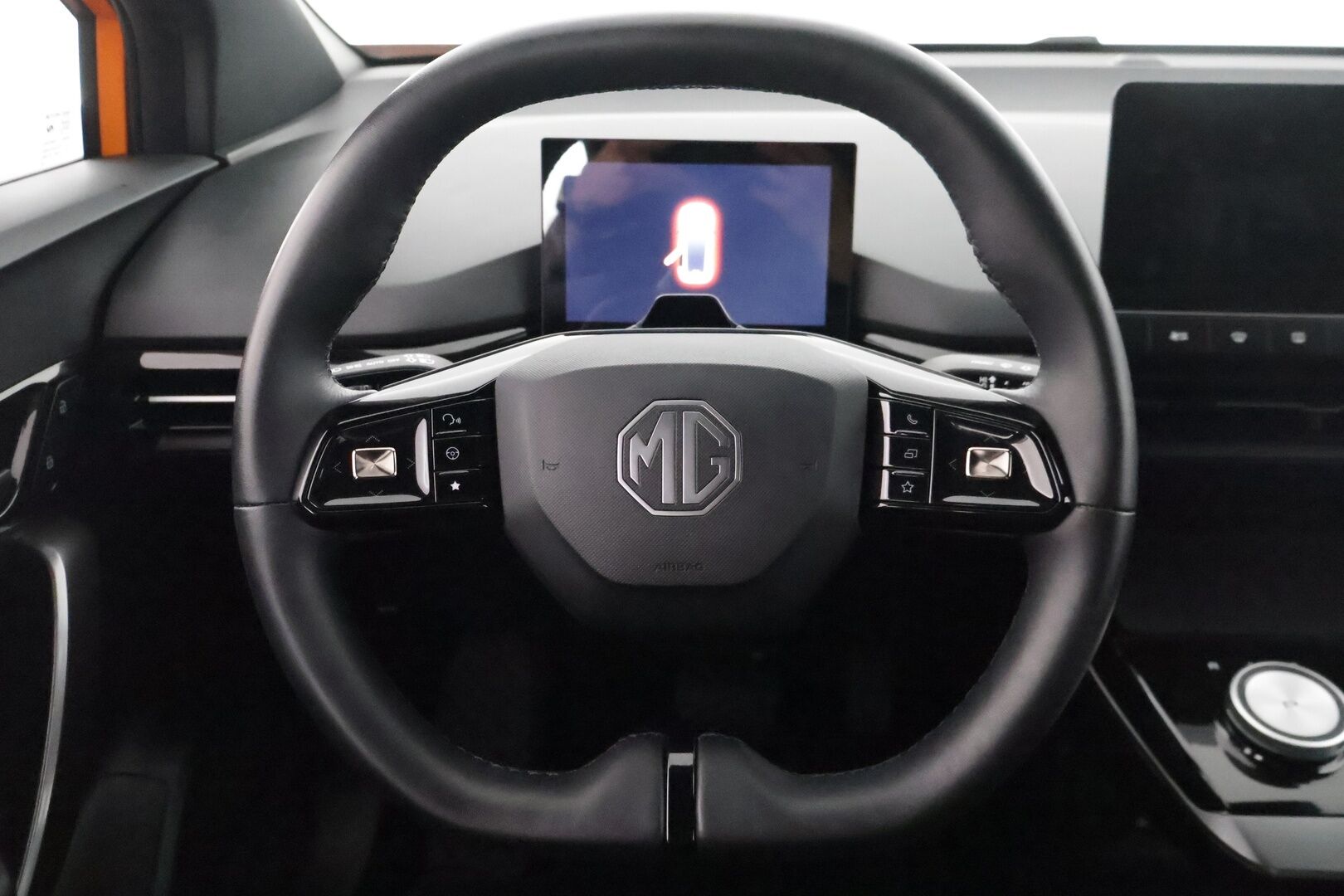 MG MG4 2022 Luxury Long Range - Adapt.Vakkari / 360-Kamera / Puolinahkasisusta / LED / Apple&Android / Navi / BLIS / Huippuvarusteet / Akku testattu!