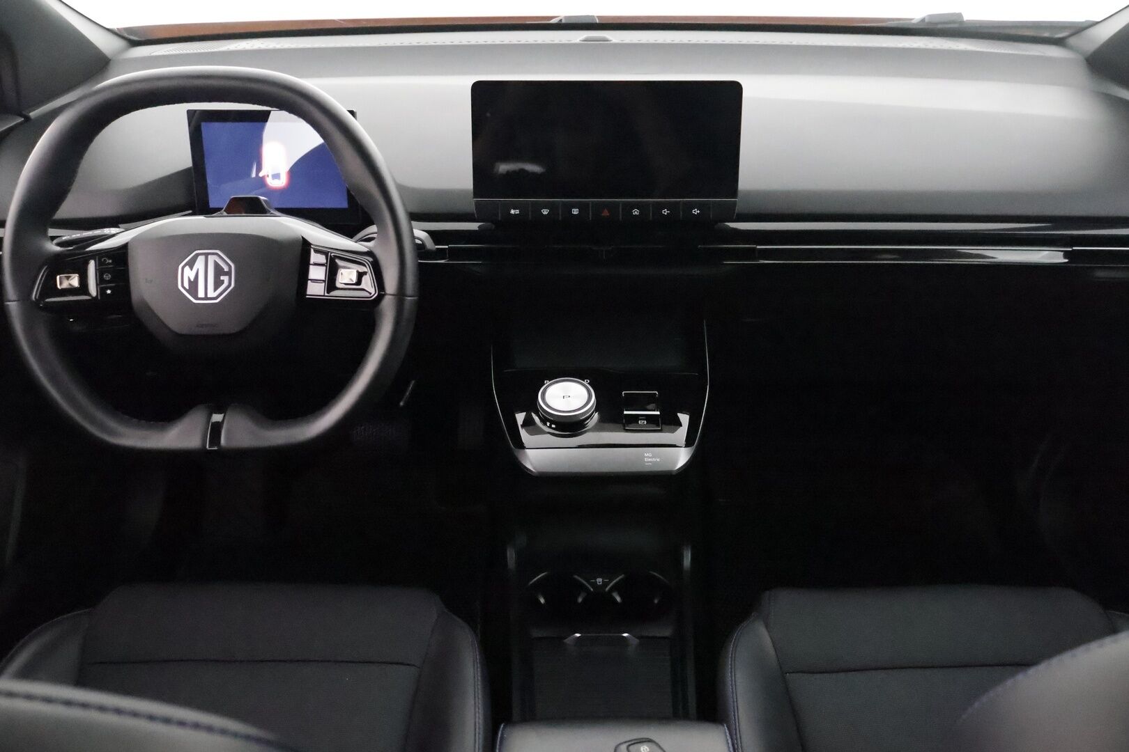 MG MG4 2022 Luxury Long Range - Adapt.Vakkari / 360-Kamera / Puolinahkasisusta / LED / Apple&Android / Navi / BLIS / Huippuvarusteet / Akku testattu!