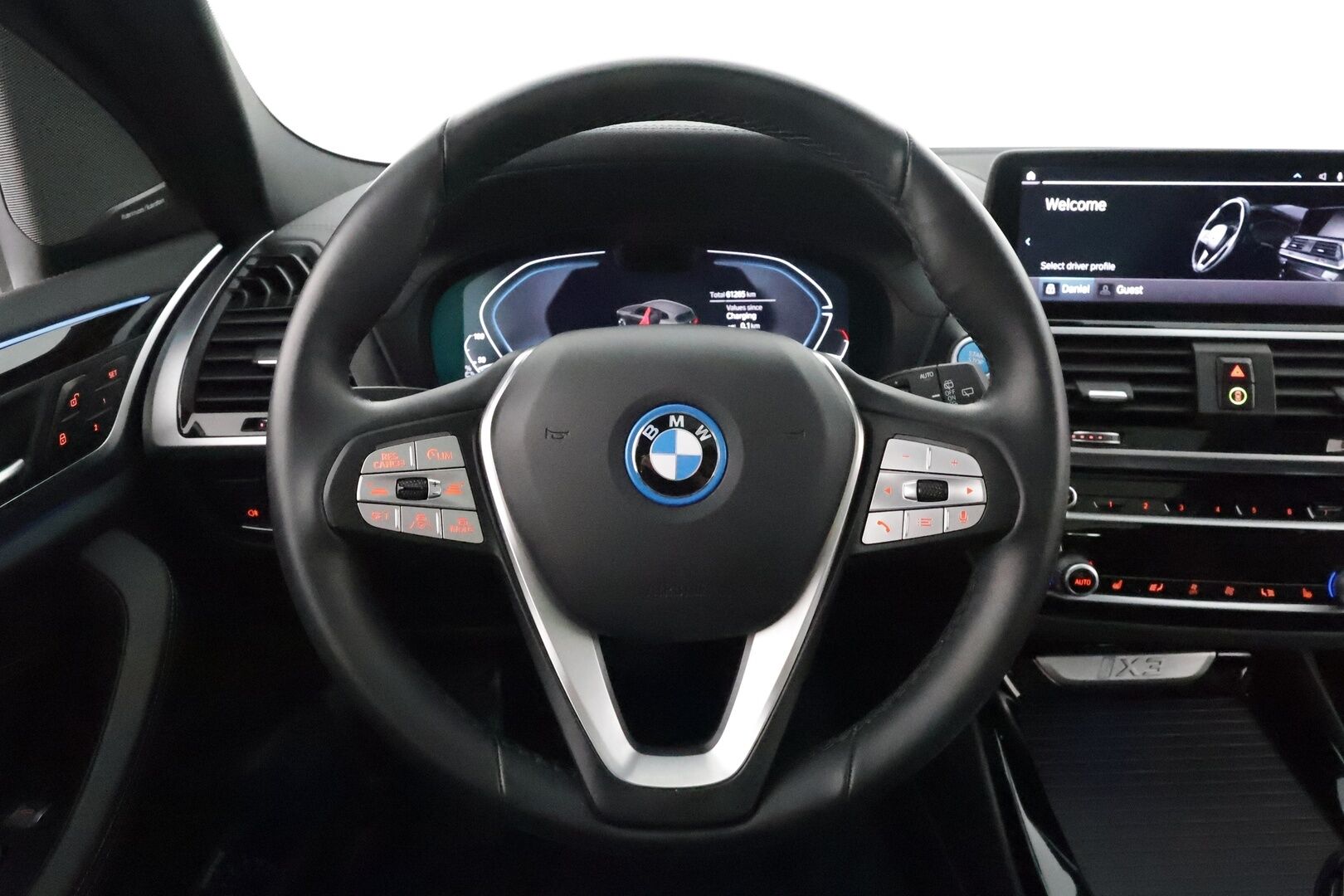 BMW IX3 2021 G08 Impressive - 3,99 % KORKOTARJOUS TÄHÄN AUTOON - Adapt.Vakkari / Vetokoukku / Harman&Kardon / HUD / 360-Kamera / Nahkasisusta / 2x Renkaat aluvantein / Huippuvarusteet!