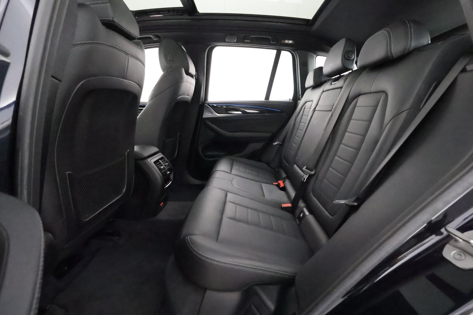 BMW IX3 2021 G08 Impressive - 3,99 % KORKOTARJOUS TÄHÄN AUTOON - Adapt.Vakkari / Vetokoukku / Harman&Kardon / HUD / 360-Kamera / Nahkasisusta / 2x Renkaat aluvantein / Huippuvarusteet!