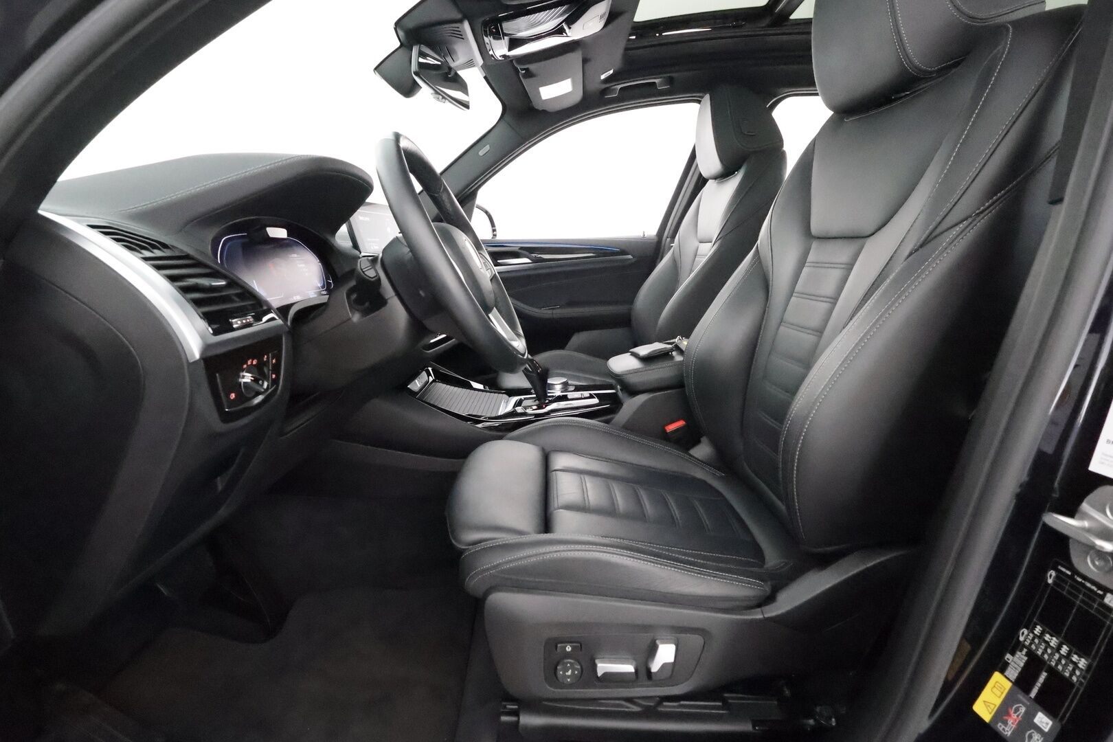 BMW IX3 2021 G08 Impressive - 3,99 % KORKOTARJOUS TÄHÄN AUTOON - Adapt.Vakkari / Vetokoukku / Harman&Kardon / HUD / 360-Kamera / Nahkasisusta / 2x Renkaat aluvantein / Huippuvarusteet!