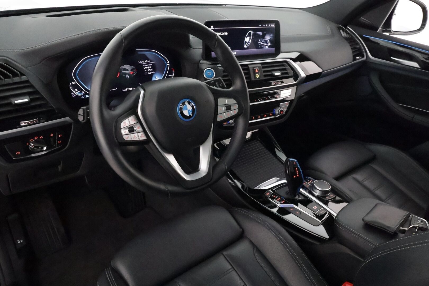 BMW IX3 2021 G08 Impressive **HUD / 360° Kamera / Adapt.Vakkari / Koukku / Sporttipenkki Muistilla / Adapt-LED / Harman/Kardon** - 3,99 % KORKOTARJOUS TÄHÄN AUTOON - Navi / Kaistavahti / KeylessGO / 2x Renkaat / Akku Testattu!