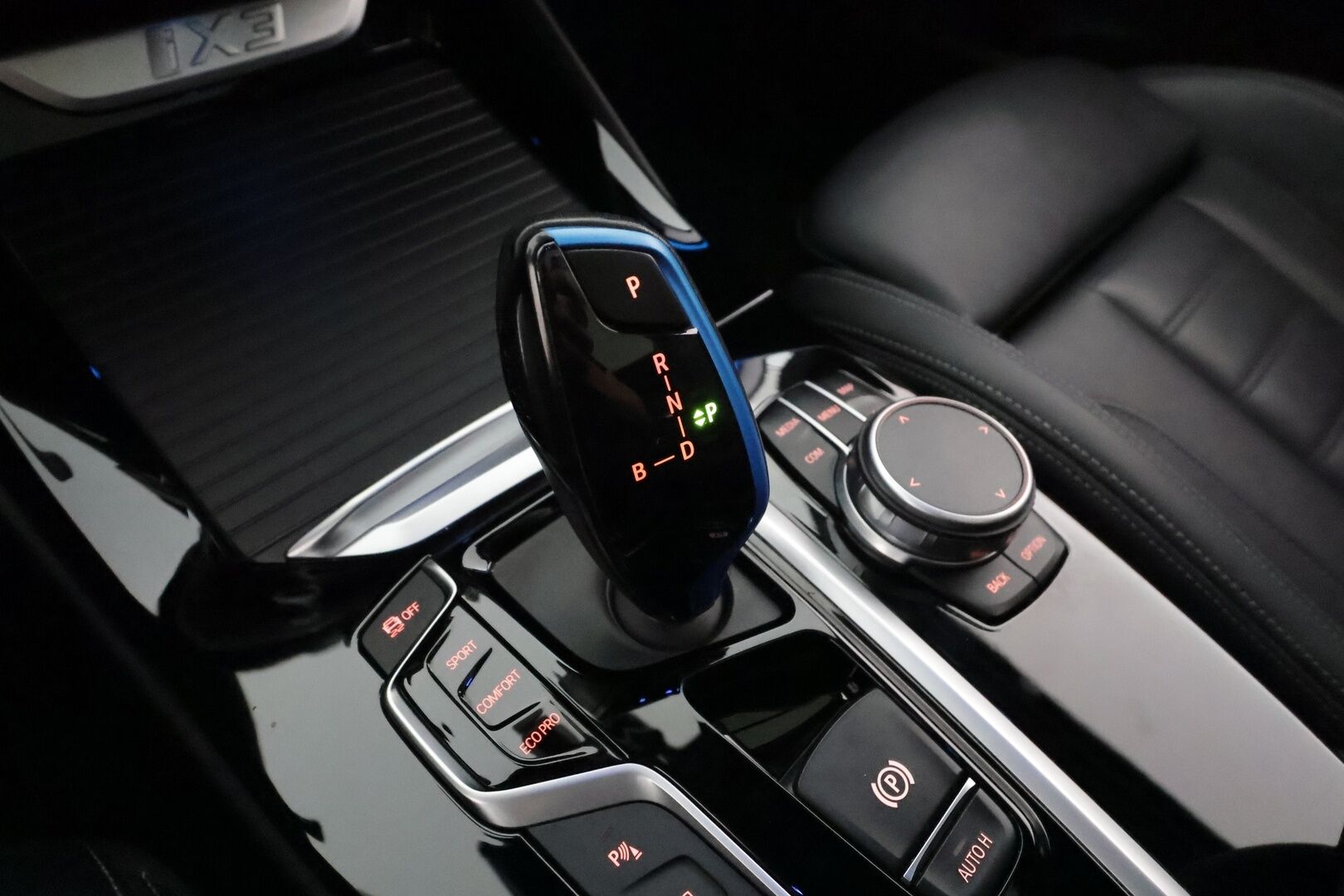 BMW IX3 2021 G08 Impressive **HUD / 360° Kamera / Adapt.Vakkari / Koukku / Sporttipenkki Muistilla / Adapt-LED / Harman/Kardon** - 3,99 % KORKOTARJOUS TÄHÄN AUTOON - Navi / Kaistavahti / KeylessGO / 2x Renkaat / Akku Testattu!