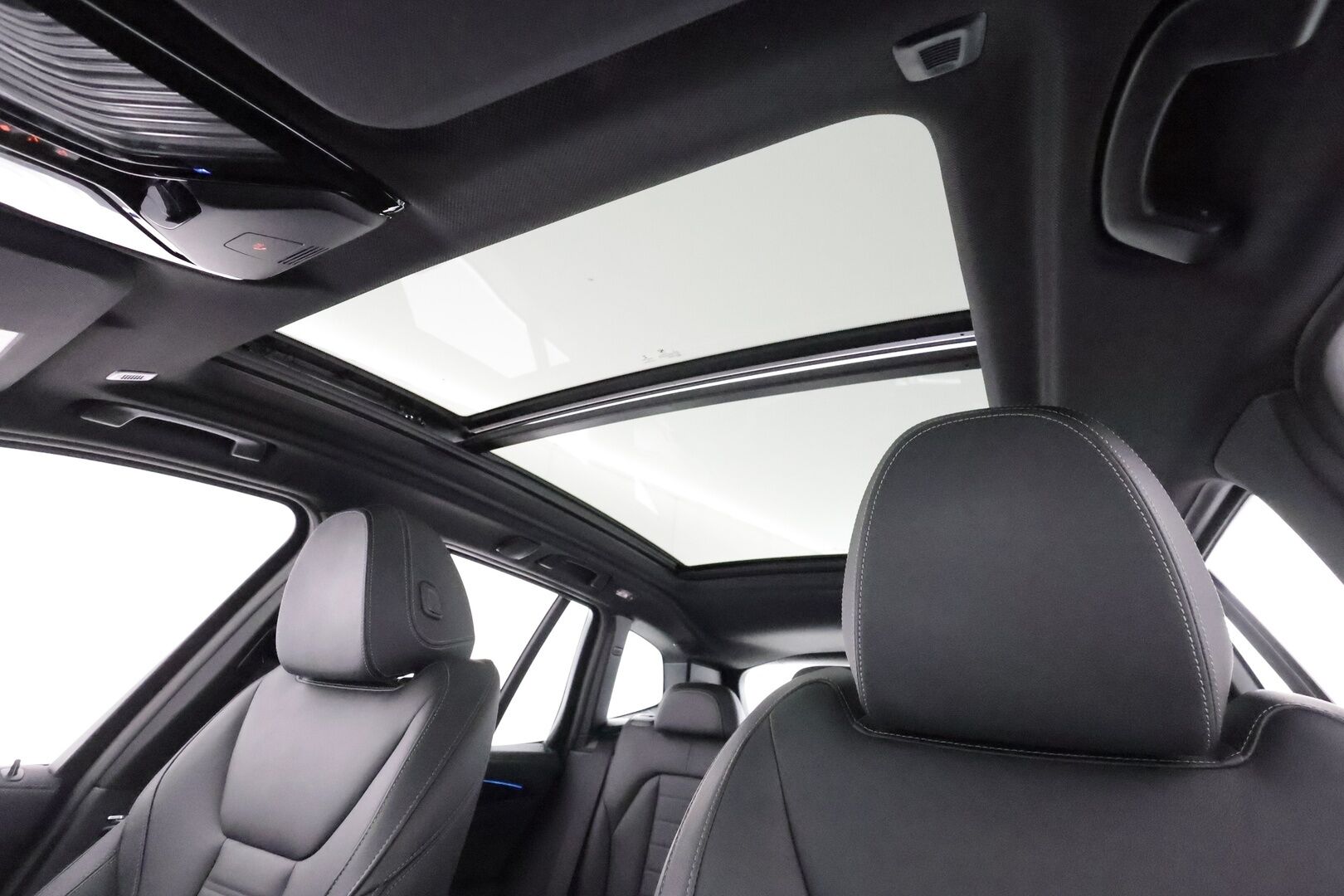BMW IX3 2021 G08 Impressive - 3,99 % KORKOTARJOUS TÄHÄN AUTOON - Adapt.Vakkari / Vetokoukku / Harman&Kardon / HUD / 360-Kamera / Nahkasisusta / 2x Renkaat aluvantein / Huippuvarusteet!