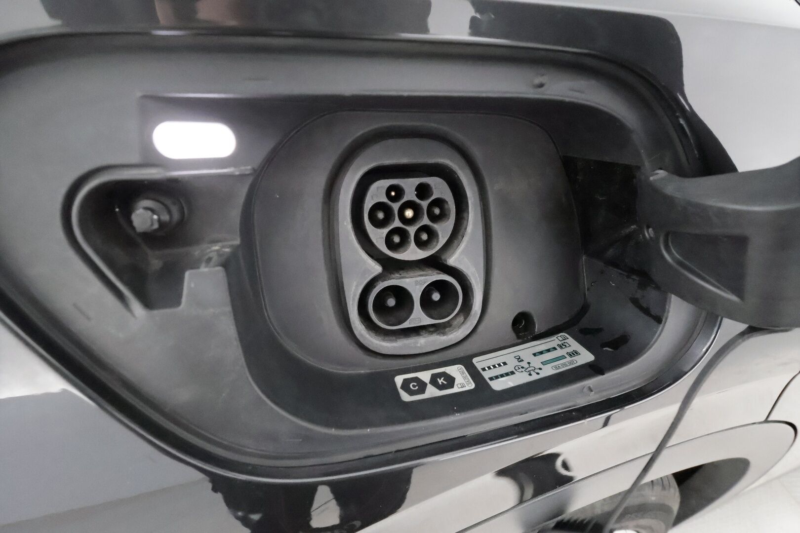 VOLKSWAGEN ID.4 2021 150kW Pro Performance **Lämpöpumppu / Koukku / Adapt.Vakkari / P.Kamera / LED-valot / Kaistavahti / Navi** - KeylessGO / 2x Renkaat / Akku Kuntotarkastettu!