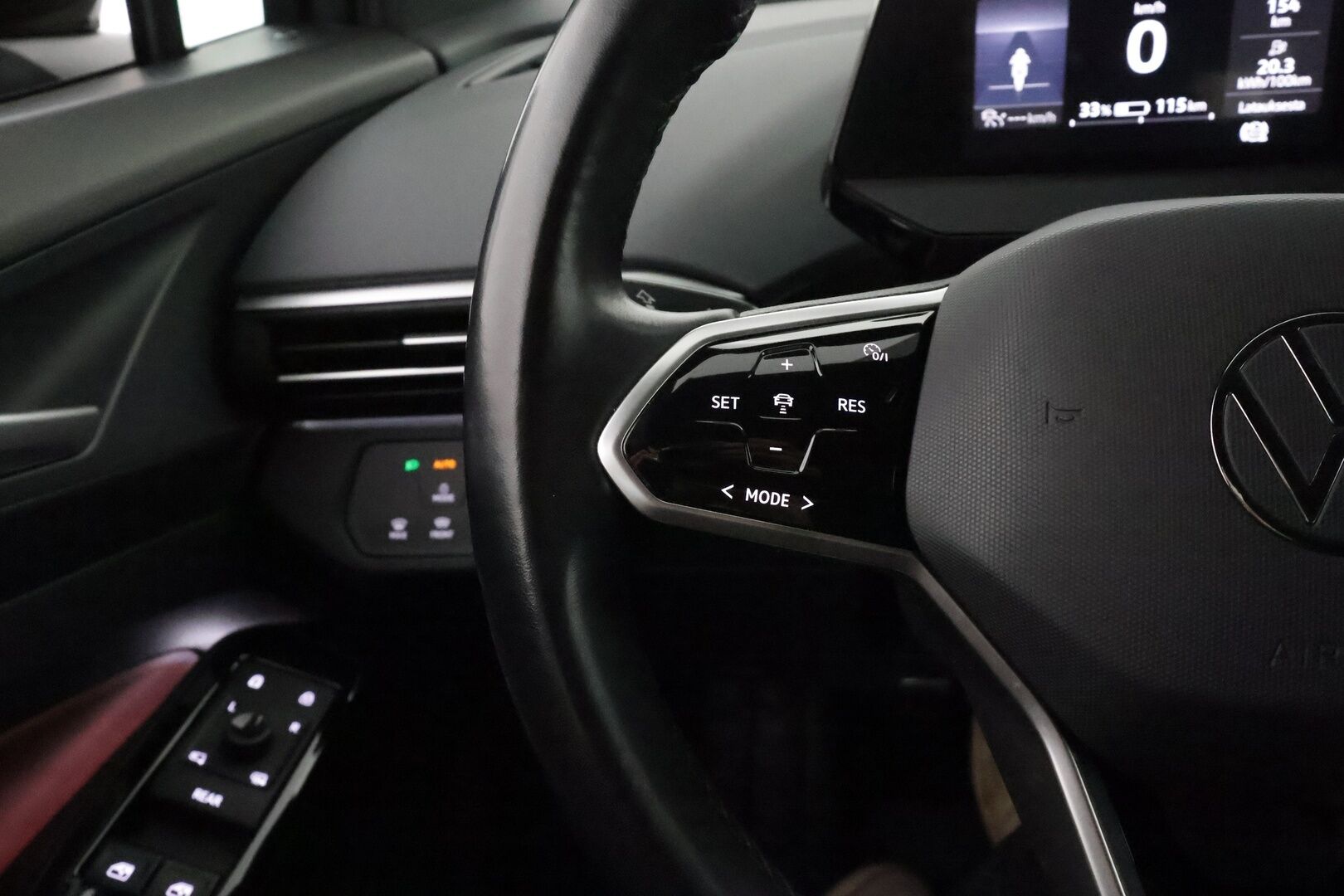 VOLKSWAGEN ID.4 2021 150kW Pro Performance **Lämpöpumppu / Koukku / Adapt.Vakkari / P.Kamera / LED-valot / Kaistavahti / Navi** - KeylessGO / 2x Renkaat / Akku Kuntotarkastettu!