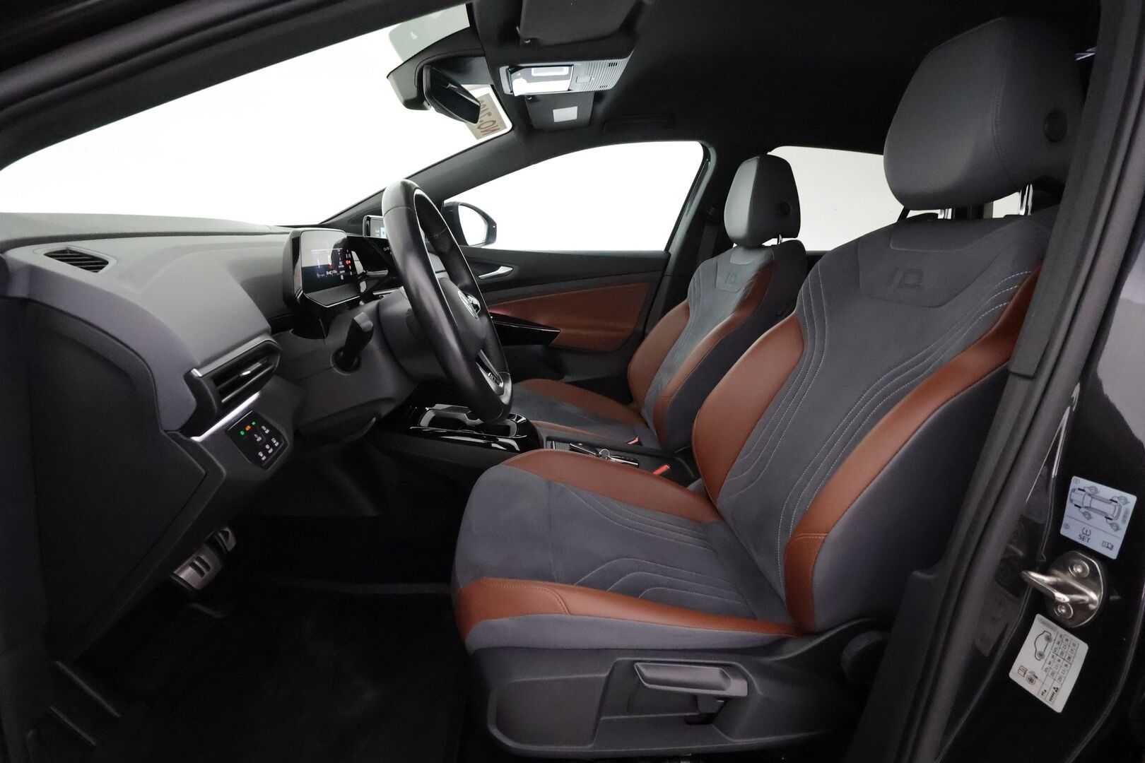 VOLKSWAGEN ID.4 2021 150kW Pro Performance **Lämpöpumppu / Koukku / Adapt.Vakkari / P.Kamera / LED-valot / Kaistavahti / Navi** - KeylessGO / 2x Renkaat / Akku Kuntotarkastettu!