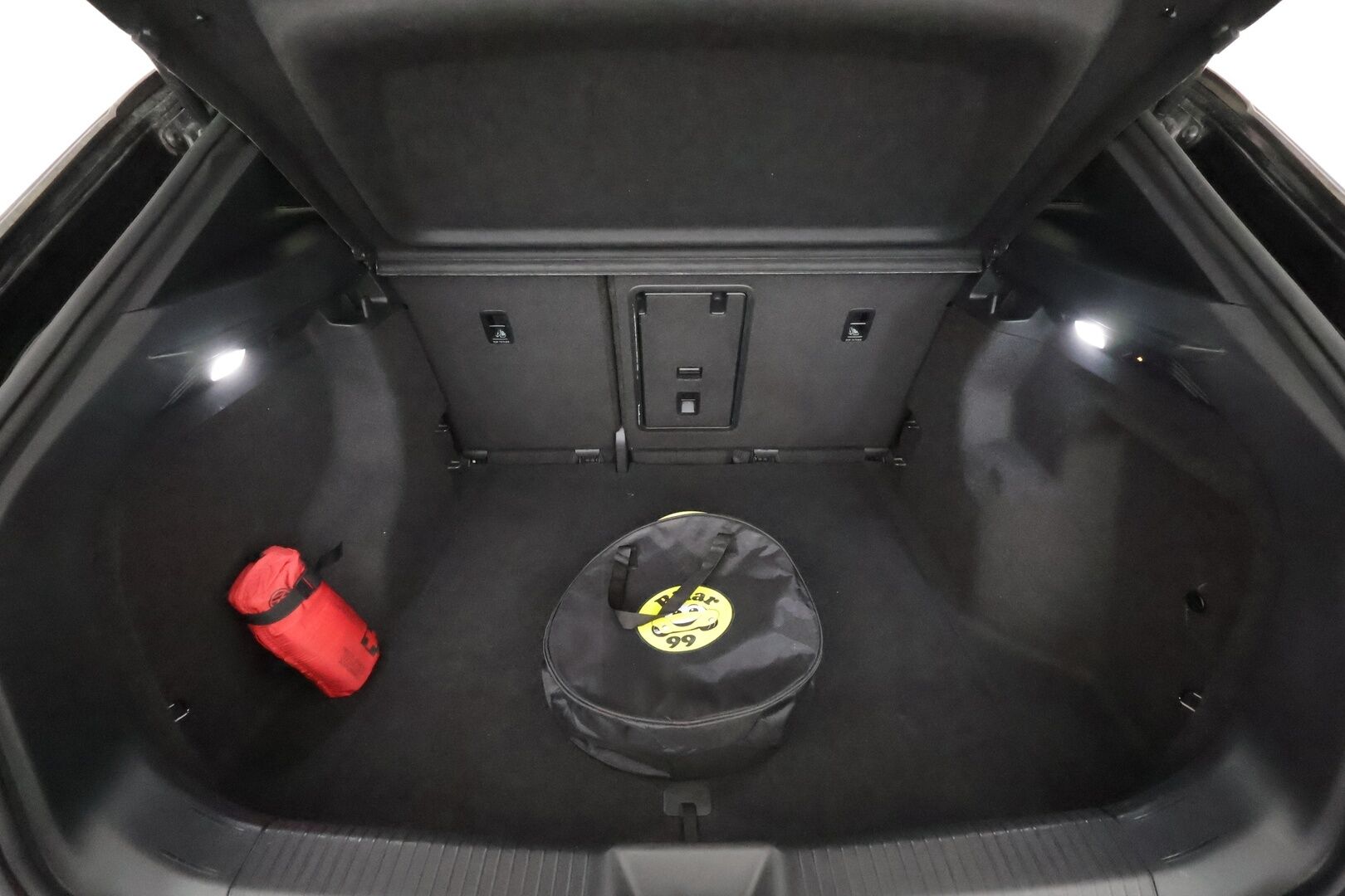 VOLKSWAGEN ID.4 2021 150kW Pro Performance **Lämpöpumppu / Koukku / Adapt.Vakkari / P.Kamera / LED-valot / Kaistavahti / Navi** - KeylessGO / 2x Renkaat / Akku Kuntotarkastettu!