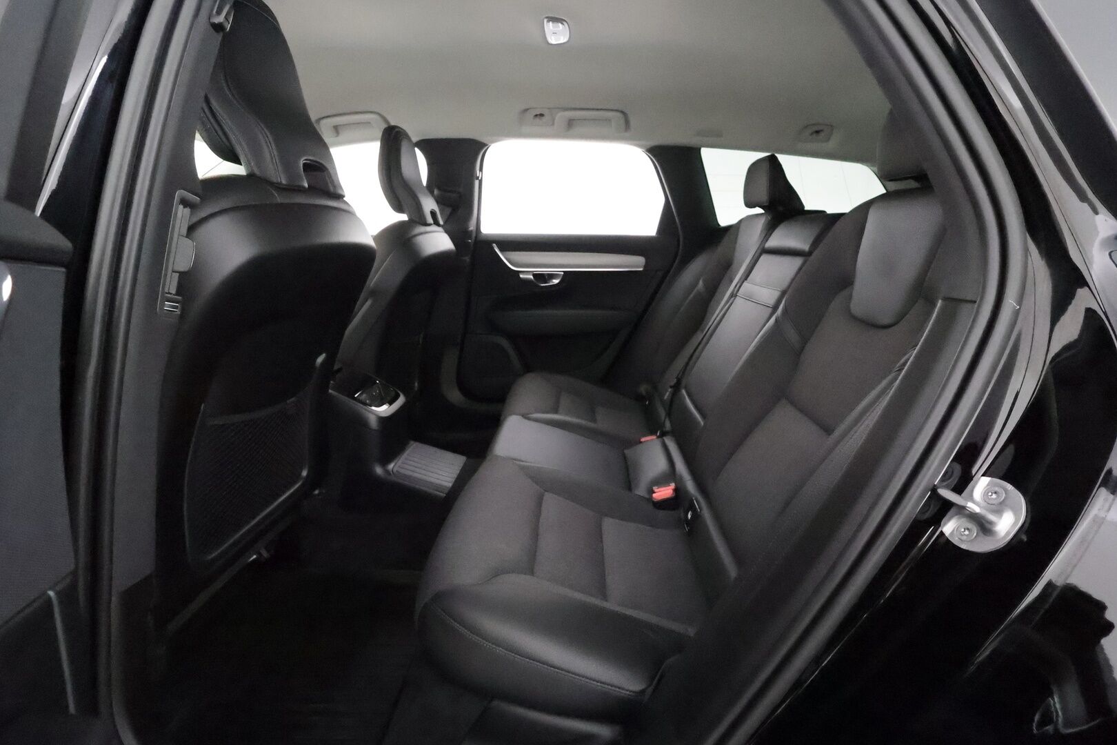 Volvo V90 2023 T6 350 AWD Core Bright Auto **Koukku / Adapt.Vakkari / P.kamera / LED-valot / Kaistavahti / Google Maps / KeylessGO** - 3,99 % KORKOTARJOUS TÄHÄN AUTOON - Akku kuntotarkastettu / Digimittaristo / 2x Renkaat