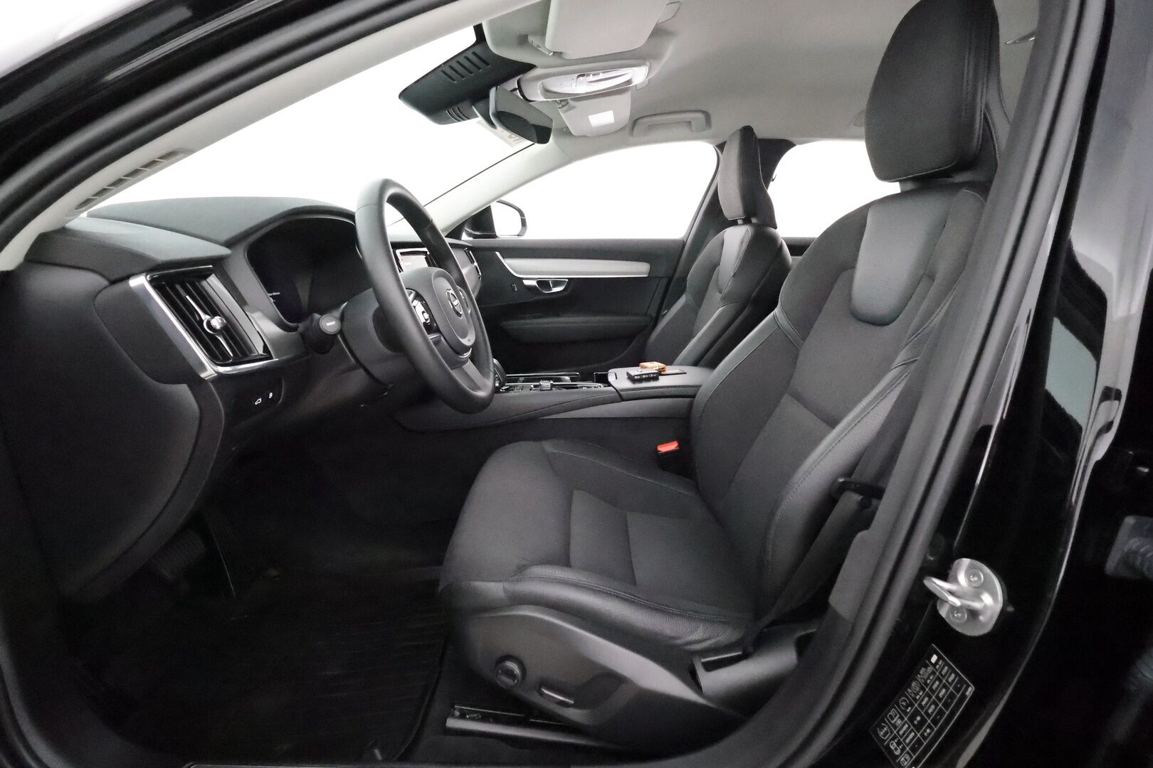 Volvo V90 2023 T6 350 AWD Core Bright Auto **Koukku / Adapt.Vakkari / P.kamera / LED-valot / Kaistavahti / Google Maps / KeylessGO** - 3,99 % KORKOTARJOUS TÄHÄN AUTOON - Akku kuntotarkastettu / Digimittaristo / 2x Renkaat