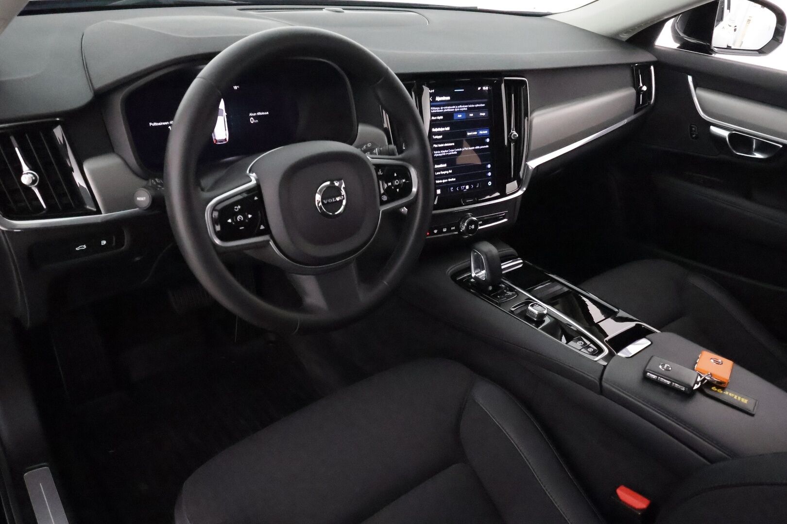 Volvo V90 2023 T6 350 AWD Core Bright Auto **Koukku / Adapt.Vakkari / P.kamera / LED-valot / Kaistavahti / Google Maps / KeylessGO** - 3,99 % KORKOTARJOUS TÄHÄN AUTOON - Akku kuntotarkastettu / Digimittaristo / 2x Renkaat