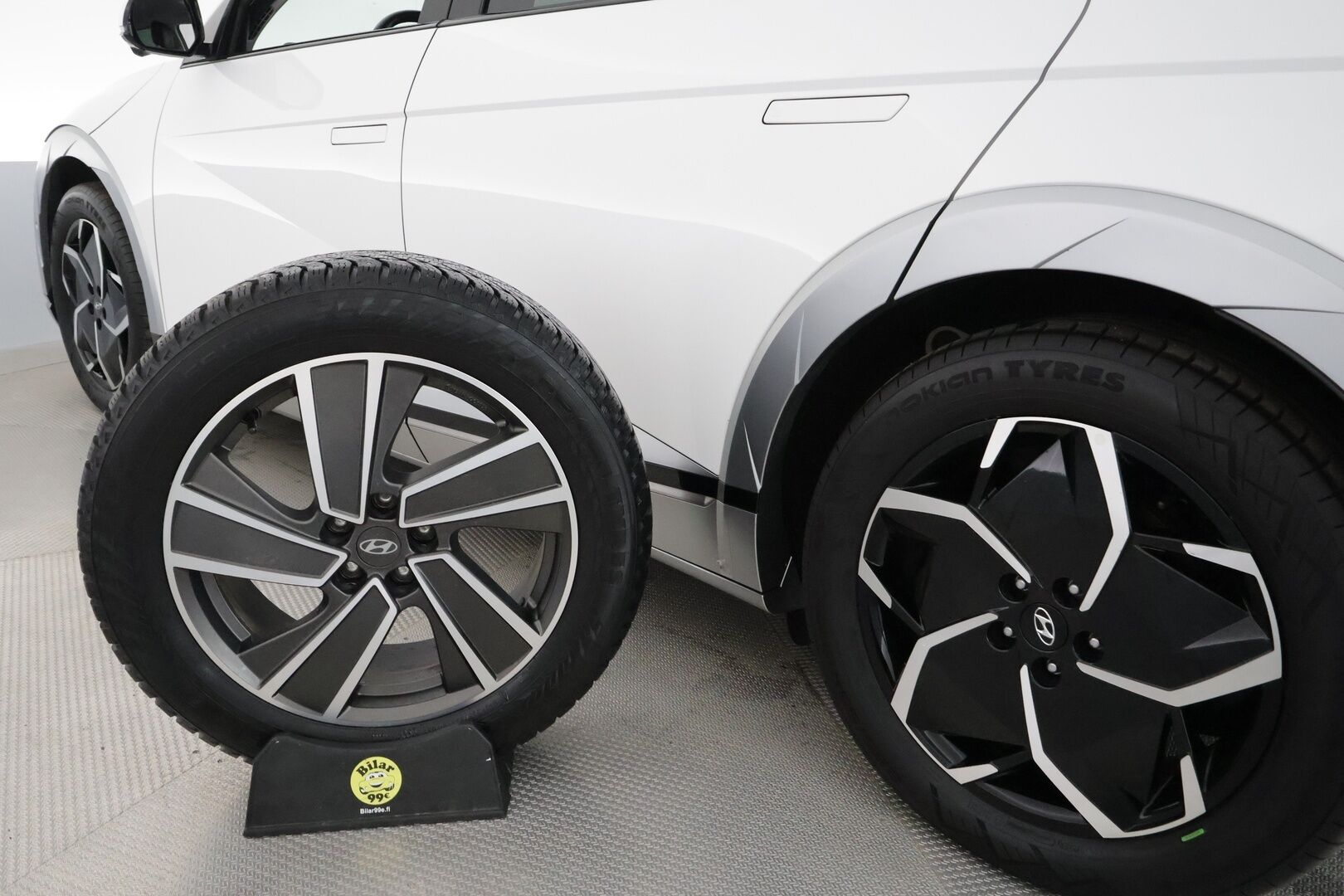 HYUNDAI IONIQ 5 2022 73kWh 305hv Advanced AWD ** Lämpöpumppu / HUD / Adapt.vakkari / Bose / 360 kamera / Koukku / Muistipenkki - Akku kuntotarkastettu / Apple&Android / Keyless 