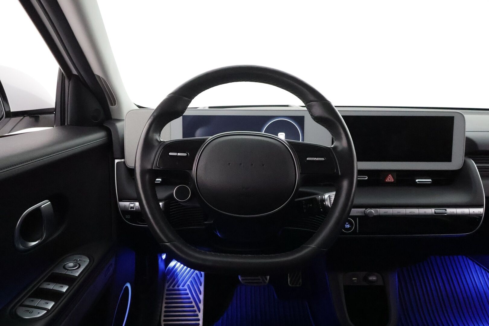 HYUNDAI IONIQ 5 2022 73kWh 305hv Advanced AWD ** Lämpöpumppu / HUD / Adapt.vakkari / Bose / 360 kamera / Koukku / Muistipenkki - Akku kuntotarkastettu / Apple&Android / Keyless 