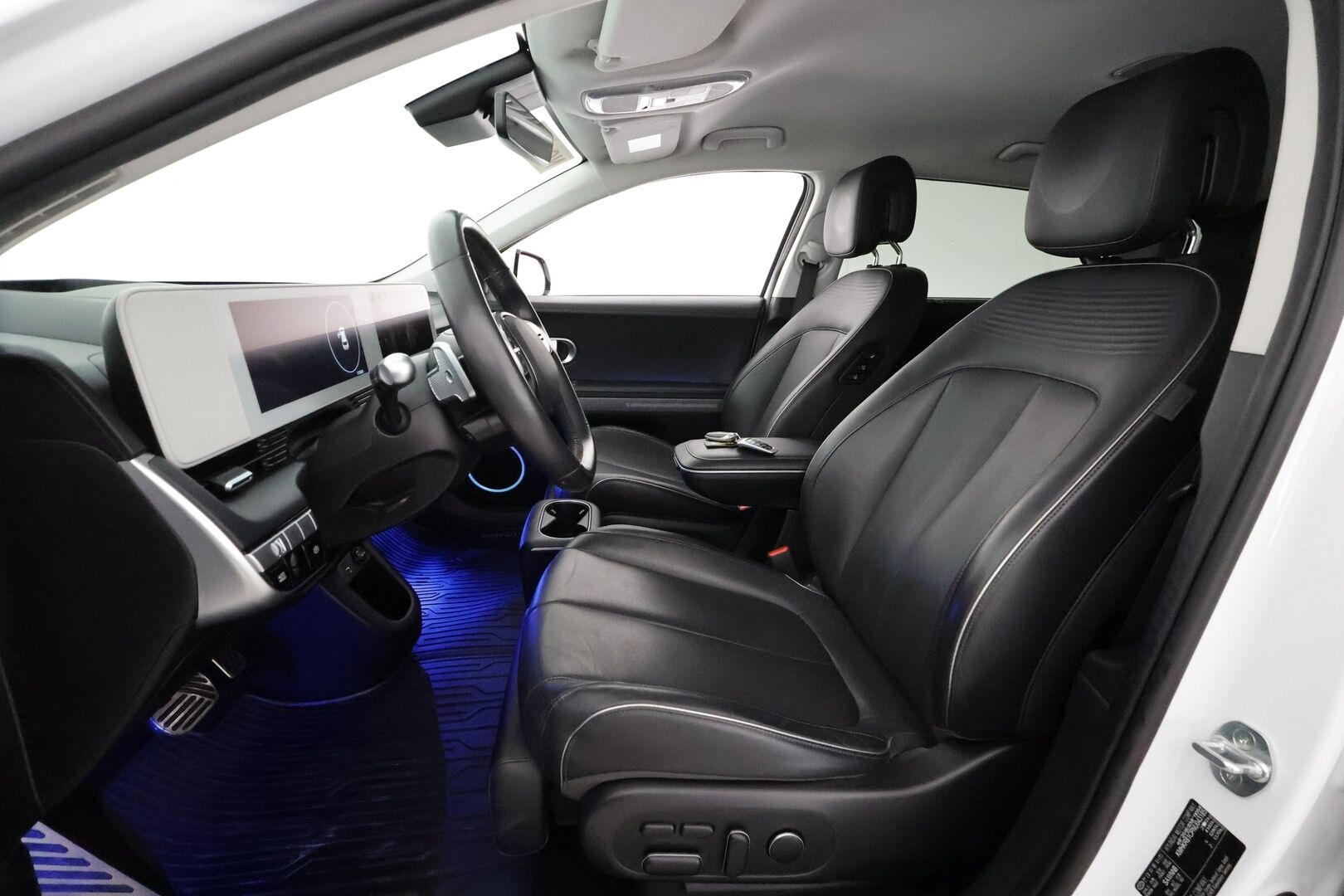 HYUNDAI IONIQ 5 2022 73kWh 305hv Advanced AWD ** Lämpöpumppu / HUD / Adapt.vakkari / Bose / 360 kamera / Koukku / Muistipenkki - Akku kuntotarkastettu / Apple&Android / Keyless 
