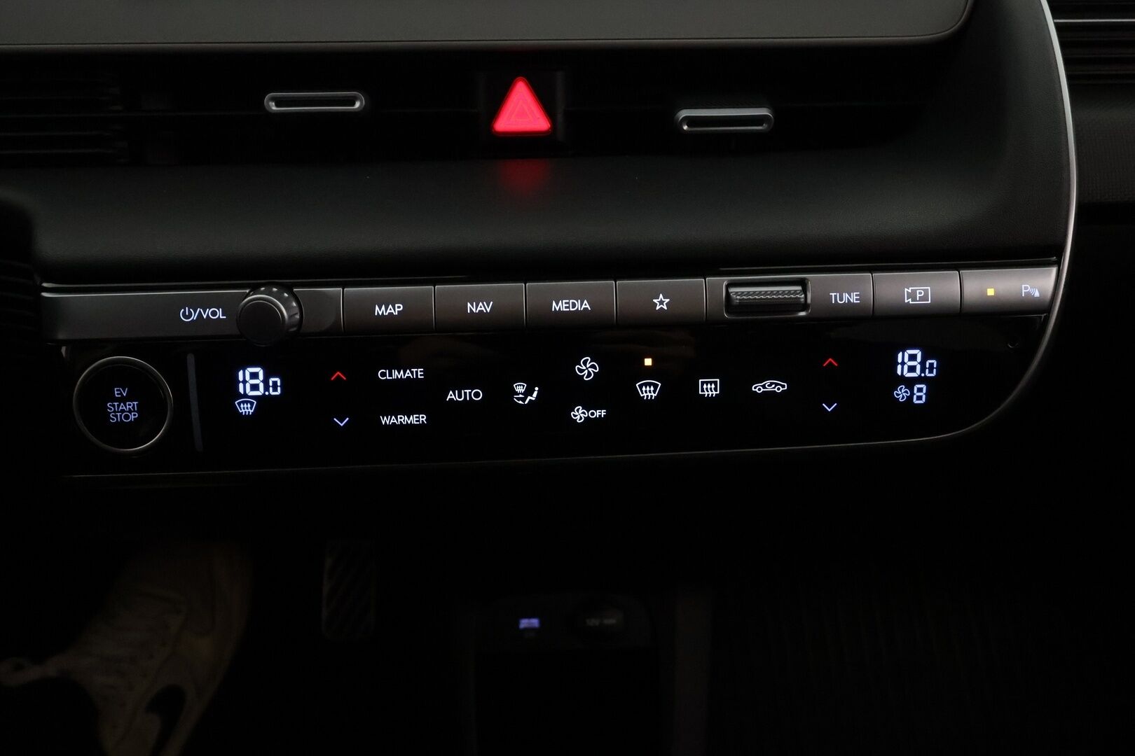 HYUNDAI IONIQ 5 2022 73kWh 305hv Advanced AWD ** Lämpöpumppu / HUD / Adapt.vakkari / Bose / 360 kamera / Koukku / Muistipenkki - Akku kuntotarkastettu / Apple&Android / Keyless 