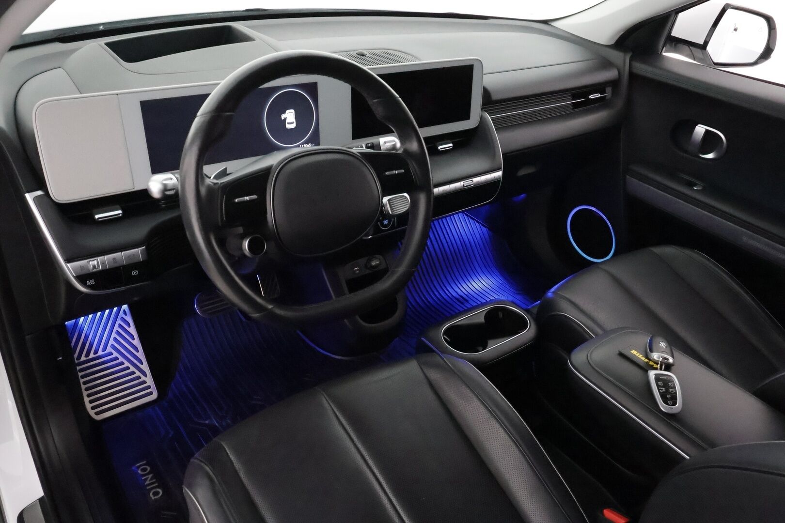 HYUNDAI IONIQ 5 2022 73kWh 305hv Advanced AWD ** Lämpöpumppu / HUD / Adapt.vakkari / Bose / 360 kamera / Koukku / Muistipenkki - Akku kuntotarkastettu / Apple&Android / Keyless 