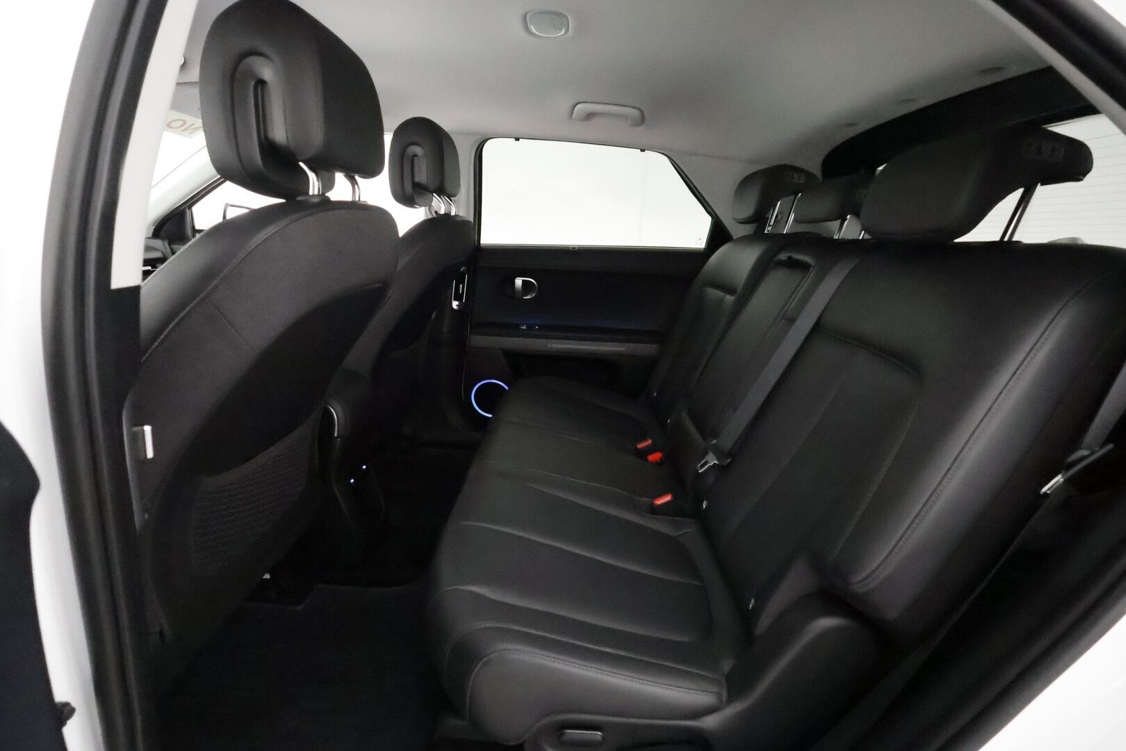 HYUNDAI IONIQ 5 2022 73kWh 305hv Advanced AWD ** Lämpöpumppu / HUD / Adapt.vakkari / Bose / 360 kamera / Koukku / Muistipenkki - Akku kuntotarkastettu / Apple&Android / Keyless 