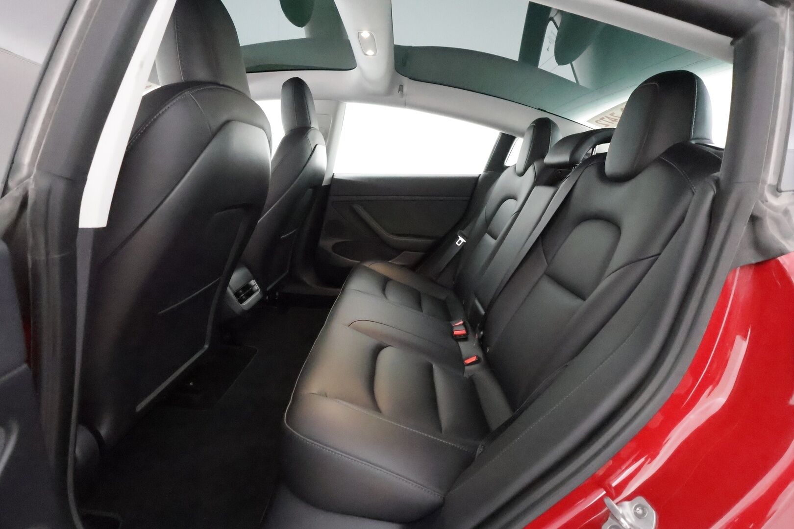 TESLA MODEL 3 2022 Performance *ILP / Lasikatto / Acc / Matrix-LED / Muistipenkki / Kamera / Nav / Kaistavahti / Premium Audio / Nahkaverhoilu / Keyless* - 3,99 % KORKOTARJOUS TÄHÄN AUTOON - 31.5. ASTI! - ALV-vähennyskelpoinen / Siistikuntoinen / Koti- ja Kauppakeskus laturit