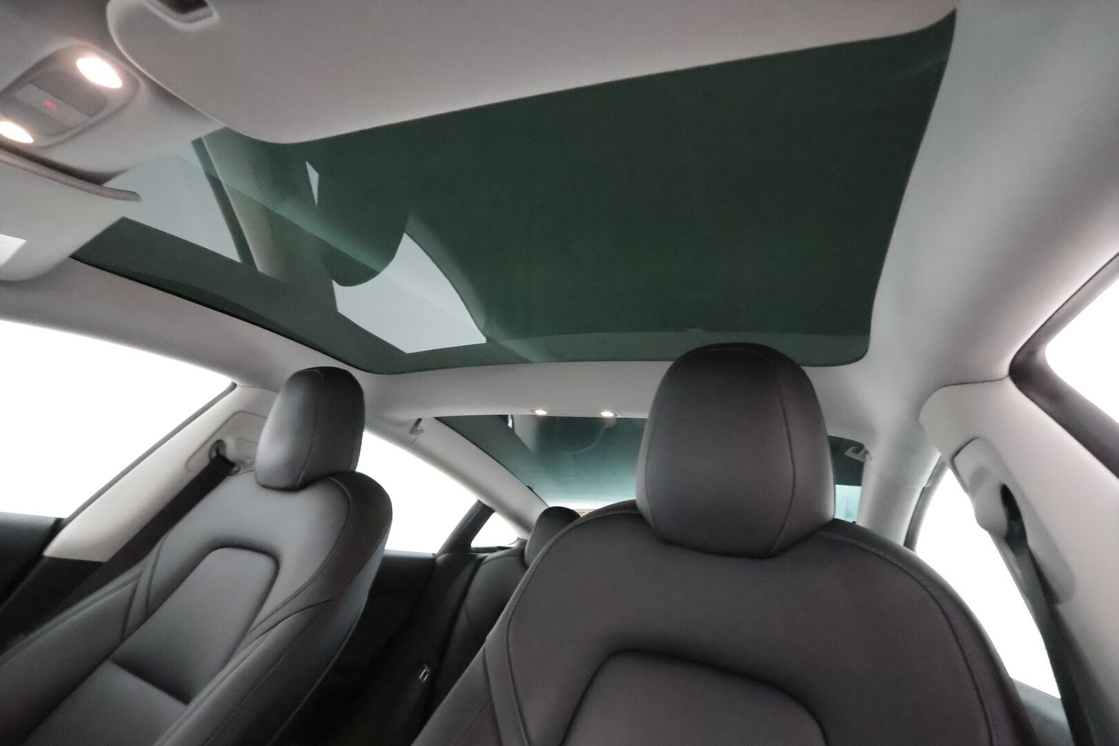 TESLA MODEL 3 2022 Performance *ILP / Lasikatto / Acc / Matrix-LED / Muistipenkki / Kamera / Nav / Kaistavahti / Premium Audio / Nahkaverhoilu / Keyless* - 3,99 % KORKOTARJOUS TÄHÄN AUTOON - 31.5. ASTI! - ALV-vähennyskelpoinen / Siistikuntoinen / Koti- ja Kauppakeskus laturit