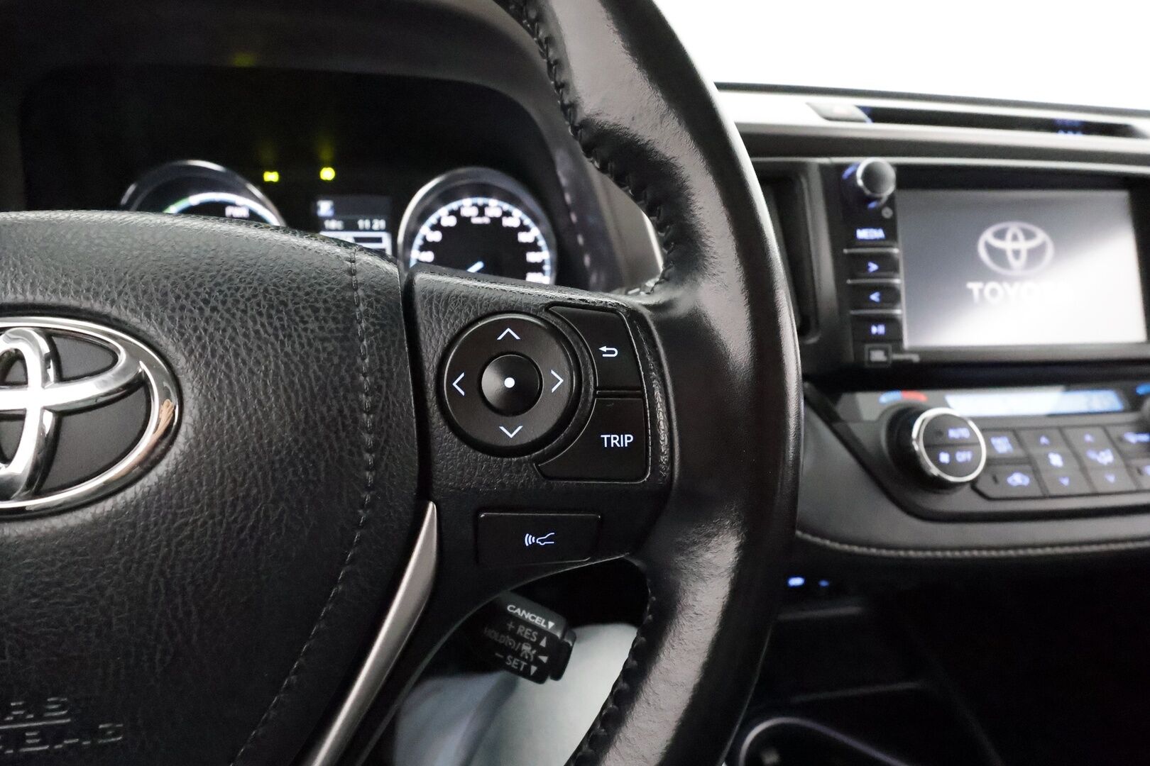 TOYOTA RAV4 2016 AWD 2.5 Hybrid Executive ** Adapt.vakkari / P.kamera / Kattoluukku / Nahkasisusta / Keyles / Navi