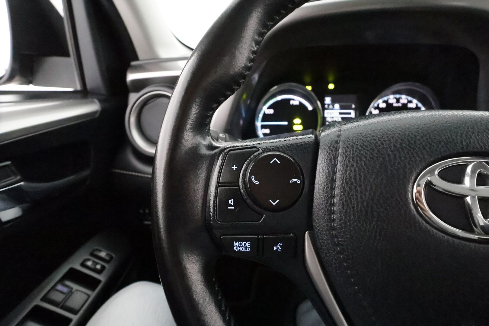 TOYOTA RAV4 2016 AWD 2.5 Hybrid Executive ** Adapt.vakkari / P.kamera / Kattoluukku / Nahkasisusta / Keyles / Navi