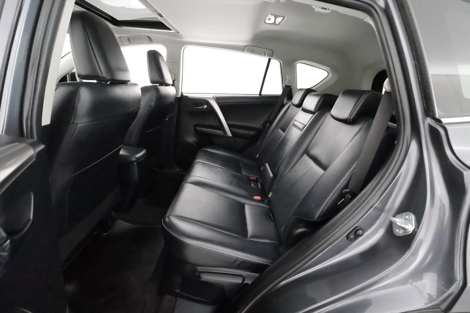 TOYOTA RAV4 2016 AWD 2.5 Hybrid Executive ** Adapt.vakkari / P.kamera / Kattoluukku / Nahkasisusta / Keyles / Navi
