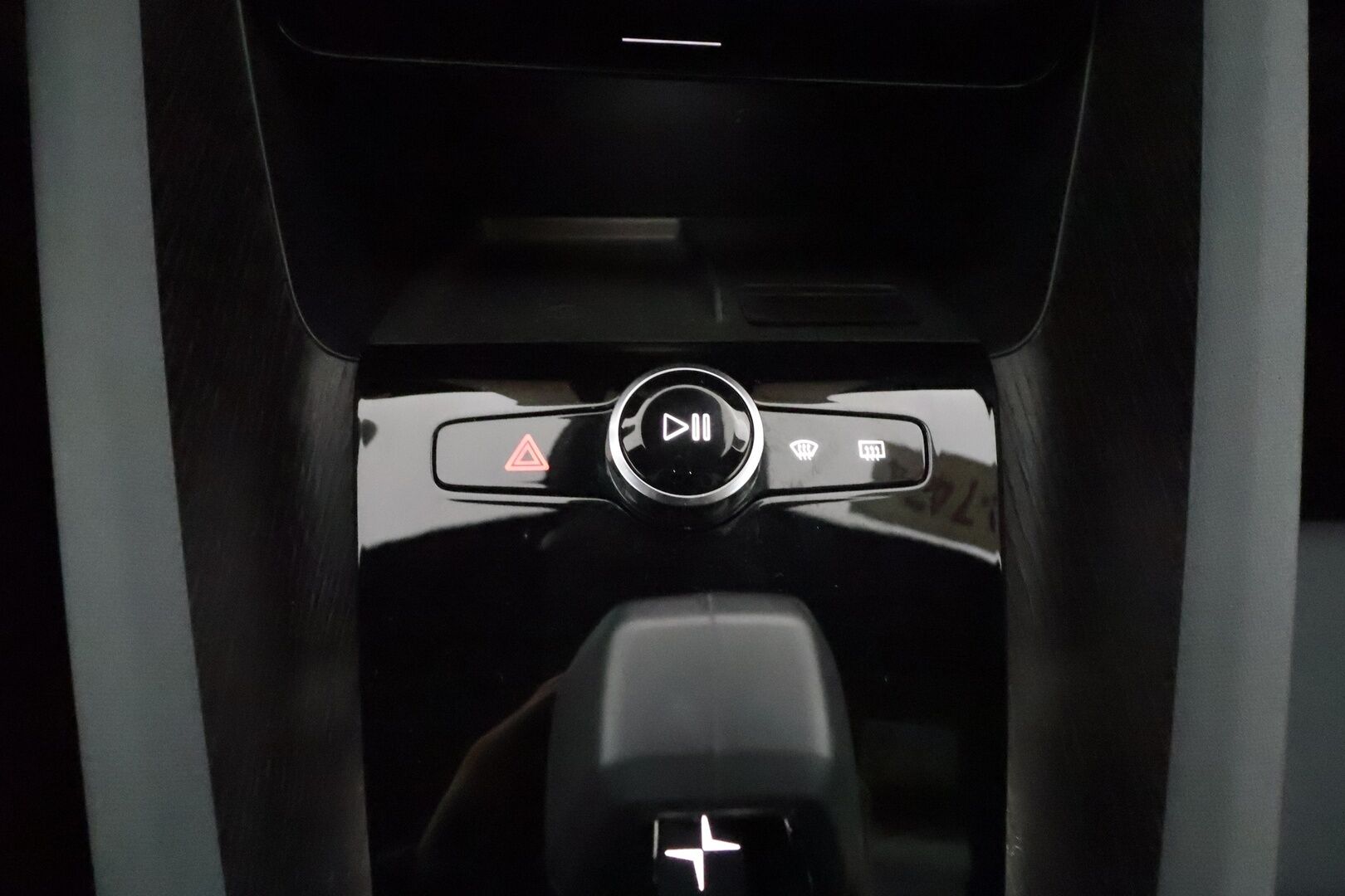 POLESTAR 2 2022 Standard Range Single Motor, 165kW, 64kWh ** Pilot & Plus / Lämpöpumppu / Panorama / H&K / 360 kamera / Pixel LED - 3,99 % KORKOTARJOUS TÄHÄN AUTOON - Akku kuntotarkastettu / Muistipenkki / Apple&Android / Keyless / Sporttipenkit