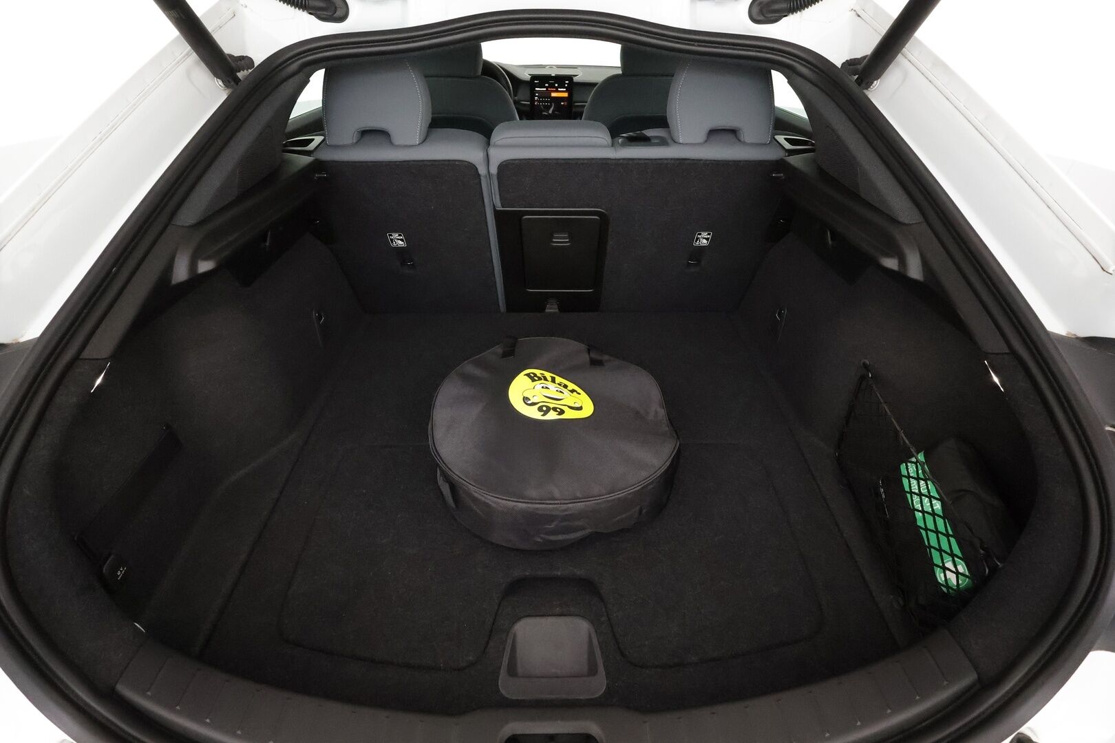 POLESTAR 2 2022 Standard Range Single Motor, 165kW, 64kWh ** Pilot & Plus / Lämpöpumppu / Panorama / H&K / 360 kamera / Pixel LED - 3,99 % KORKOTARJOUS TÄHÄN AUTOON - Akku kuntotarkastettu / Muistipenkki / Apple&Android / Keyless / Sporttipenkit