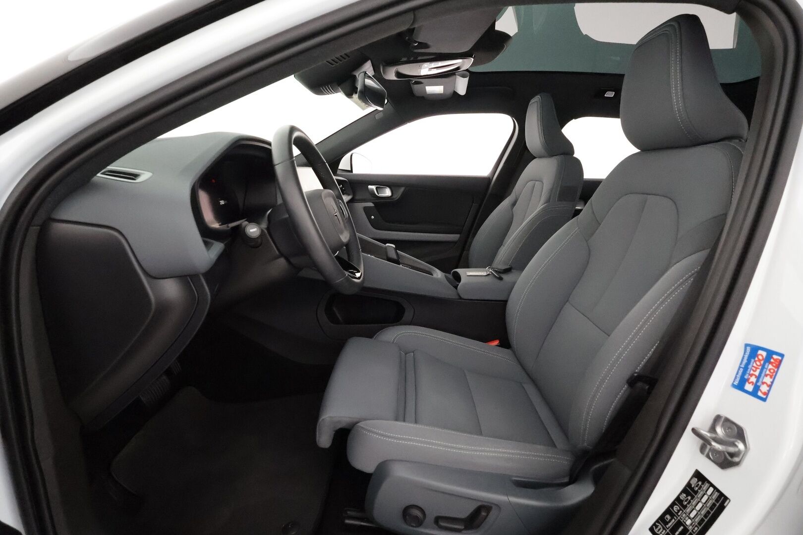 POLESTAR 2 2022 Standard Range Single Motor, 165kW, 64kWh ** Pilot & Plus / Lämpöpumppu / Panorama / H&K / 360 kamera / Pixel LED - 3,99 % KORKOTARJOUS TÄHÄN AUTOON - Akku kuntotarkastettu / Muistipenkki / Apple&Android / Keyless / Sporttipenkit