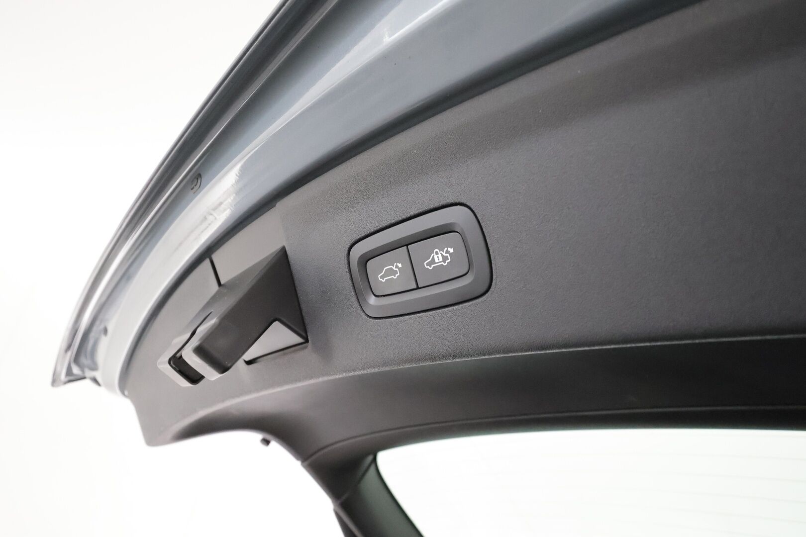 POLESTAR 2 2022 Long Range Single Motor, 78kWh - 3,99 % KORKOTARJOUS TÄHÄN AUTOON - 31.5. ASTI! - Vetokoukku / Pilot / Pixel LED / 360-Kamera / Adapt.Vakkari / Google Maps / Kahdet renkaat aluvantein / Akku kuntotarkistettu!