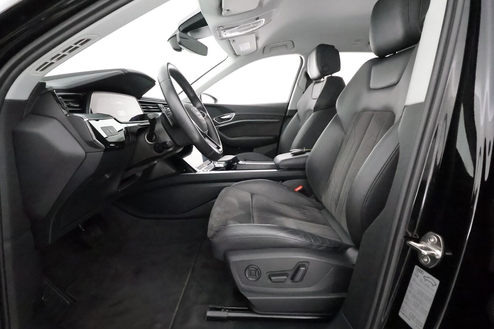 AUDI E-TRON 2021 Advanced 55 quattro **Adapt. vakkari / Navi / Ilma-alusta / Muistipenkki / P.kamera / Kaistavahti** - 3,99 % KORKOTARJOUS TÄHÄN AUTOON - Akku kuntotarkistettu!