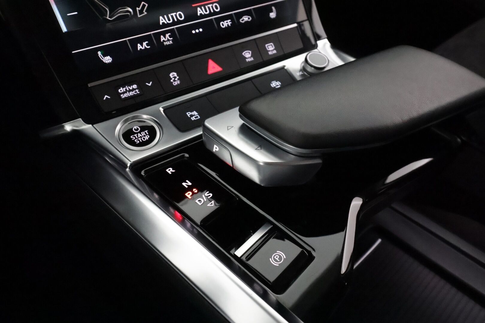 AUDI E-TRON 2021 Advanced 55 quattro **Adapt. vakkari / Navi / Ilma-alusta / Muistipenkki / P.kamera / Kaistavahti** - 3,99 % KORKOTARJOUS TÄHÄN AUTOON - Akku kuntotarkistettu!