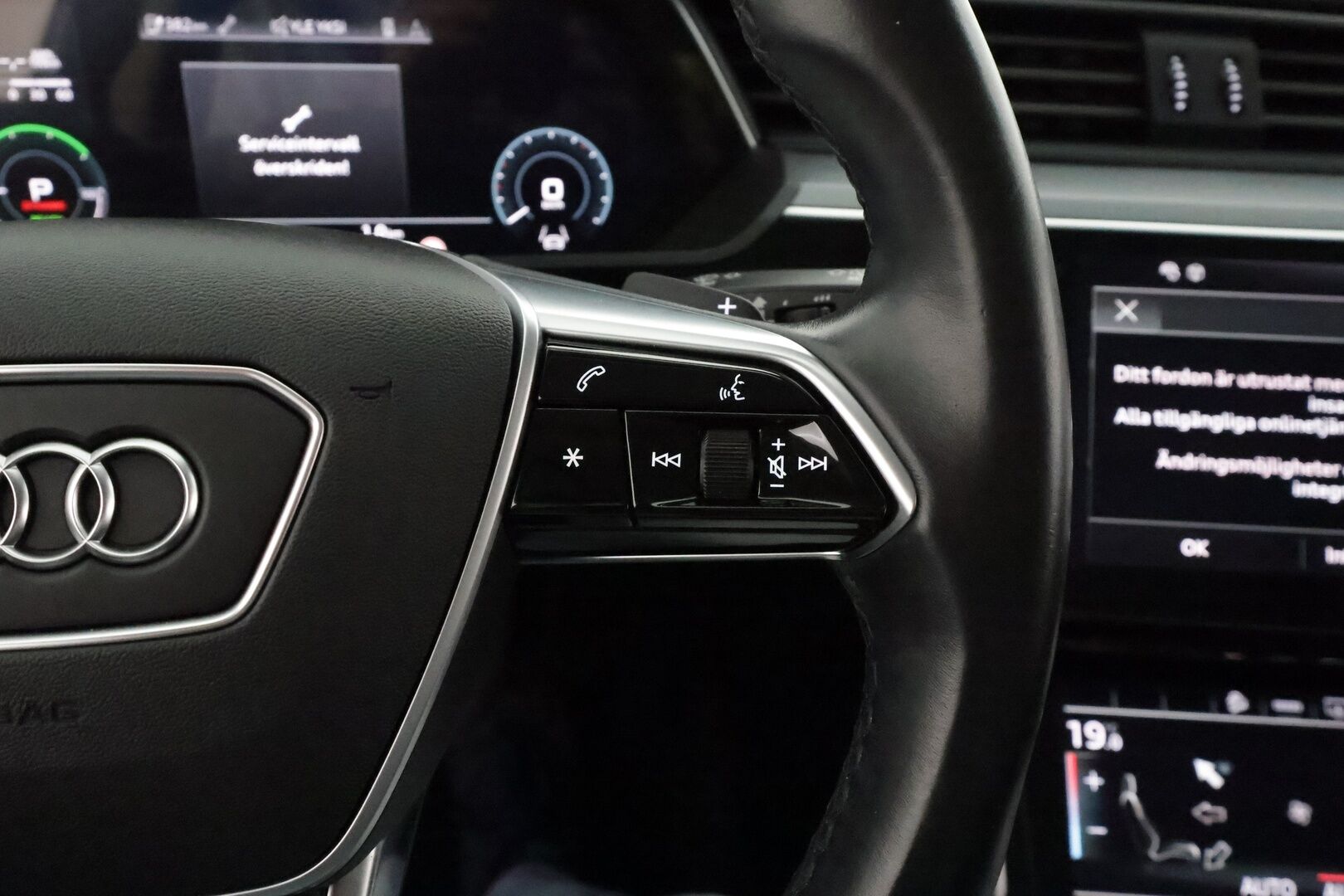 AUDI E-TRON 2021 Advanced 55 quattro **Adapt. vakkari / Navi / Ilma-alusta / Muistipenkki / P.kamera / Kaistavahti** - 3,99 % KORKOTARJOUS TÄHÄN AUTOON - Akku kuntotarkistettu!