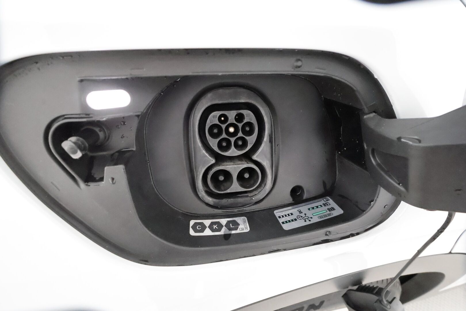 VOLKSWAGEN ID.4 2021 Pro Performance 150 kW, akku 77 kWh **Lämpöpumppu / Matrix LED / Adapt.Vakkari / Peruutuskamera / Vetokoukku** - Akku kuntotarkistettu! / Nahka-Alcantara / Navi / Huippuvarusteet!