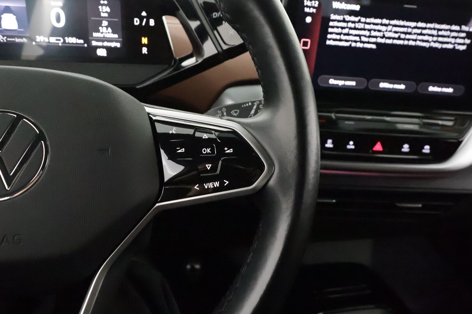 VOLKSWAGEN ID.4 2021 Pro Performance 150 kW, akku 77 kWh *Lämpöpumppu / Matrix LED / Adapt.Vakkari / Peruutuskamera / Vetokoukku * - Akku kuntotarkistettu! / Nahka-Alcantara / Navi / Huippuvarusteet!