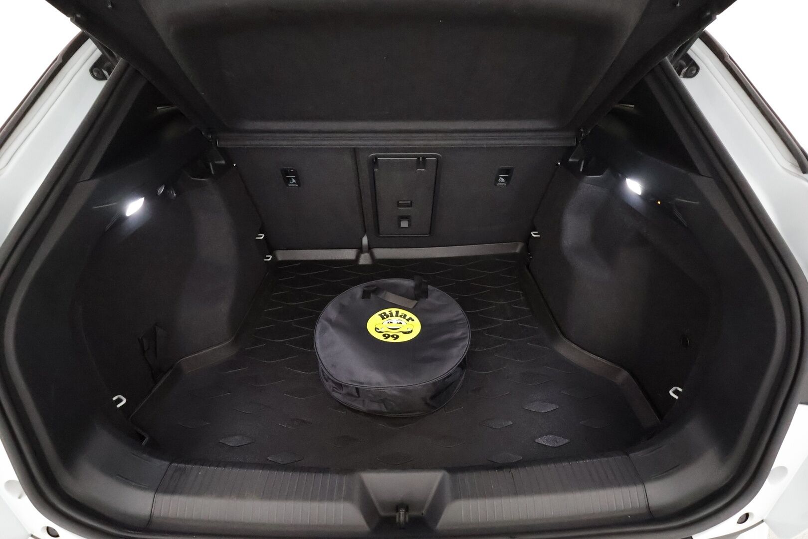 VOLKSWAGEN ID.4 2021 Pro Performance 150 kW, akku 77 kWh **Lämpöpumppu / Matrix LED / Adapt.Vakkari / Peruutuskamera / Vetokoukku** - Akku kuntotarkistettu! / Nahka-Alcantara / Navi / Huippuvarusteet!