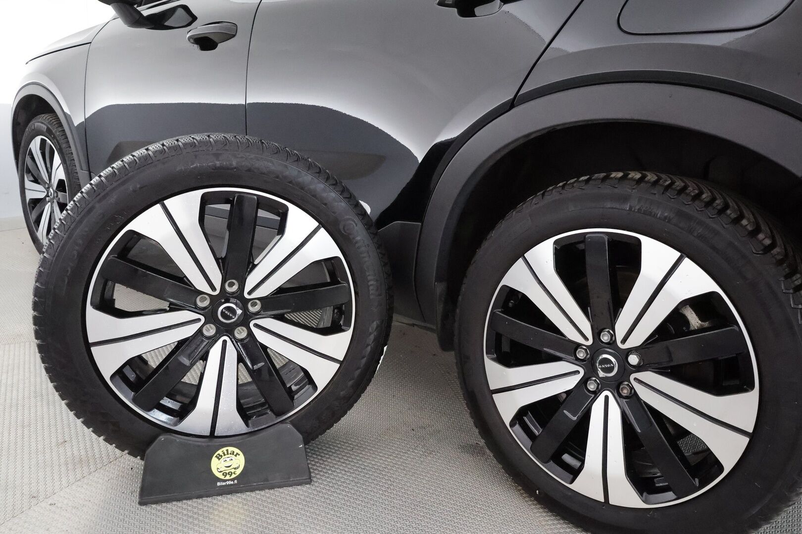 Volvo C40 2023 Recharge Single Plus aut - 3,99 % KORKOTARJOUS TÄHÄN AUTOON - 31.5. ASTI! - Lämpöpumppu / Adapt.Vakkari / Lasikatto / Peruutuskamera / Vetokoukku / Nahka-Alcantara / Adapt.LED / Merkkihuollot / Akku tarkastettu!