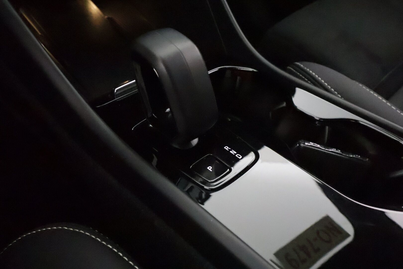 Volvo C40 2023 Recharge Single Plus aut - 3,99 % KORKOTARJOUS TÄHÄN AUTOON - 31.5. ASTI! - Lämpöpumppu / Adapt.Vakkari / Lasikatto / Peruutuskamera / Vetokoukku / Nahka-Alcantara / Adapt.LED / Merkkihuollot / Akku tarkastettu!