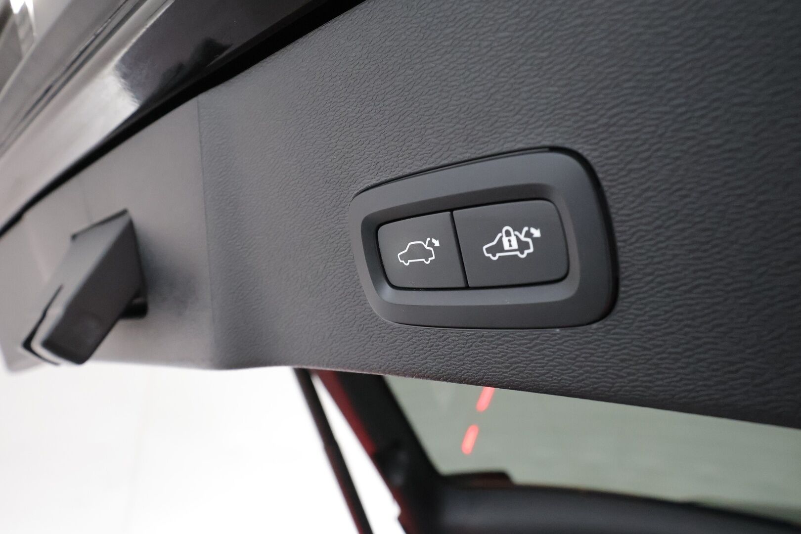 Volvo C40 2023 Recharge Single Plus aut - 3,99 % KORKOTARJOUS TÄHÄN AUTOON - 31.5. ASTI! - Lämpöpumppu / Adapt.Vakkari / Lasikatto / Peruutuskamera / Vetokoukku / Nahka-Alcantara / Adapt.LED / Merkkihuollot / Akku tarkastettu!