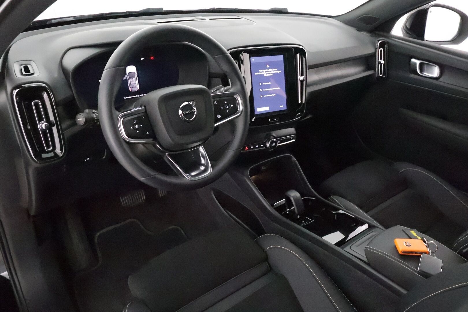 Volvo C40 2023 Recharge Single Plus aut - 3,99 % KORKOTARJOUS TÄHÄN AUTOON - 31.5. ASTI! - Lämpöpumppu / Adapt.Vakkari / Lasikatto / Peruutuskamera / Vetokoukku / Nahka-Alcantara / Adapt.LED / Merkkihuollot / Akku tarkastettu!