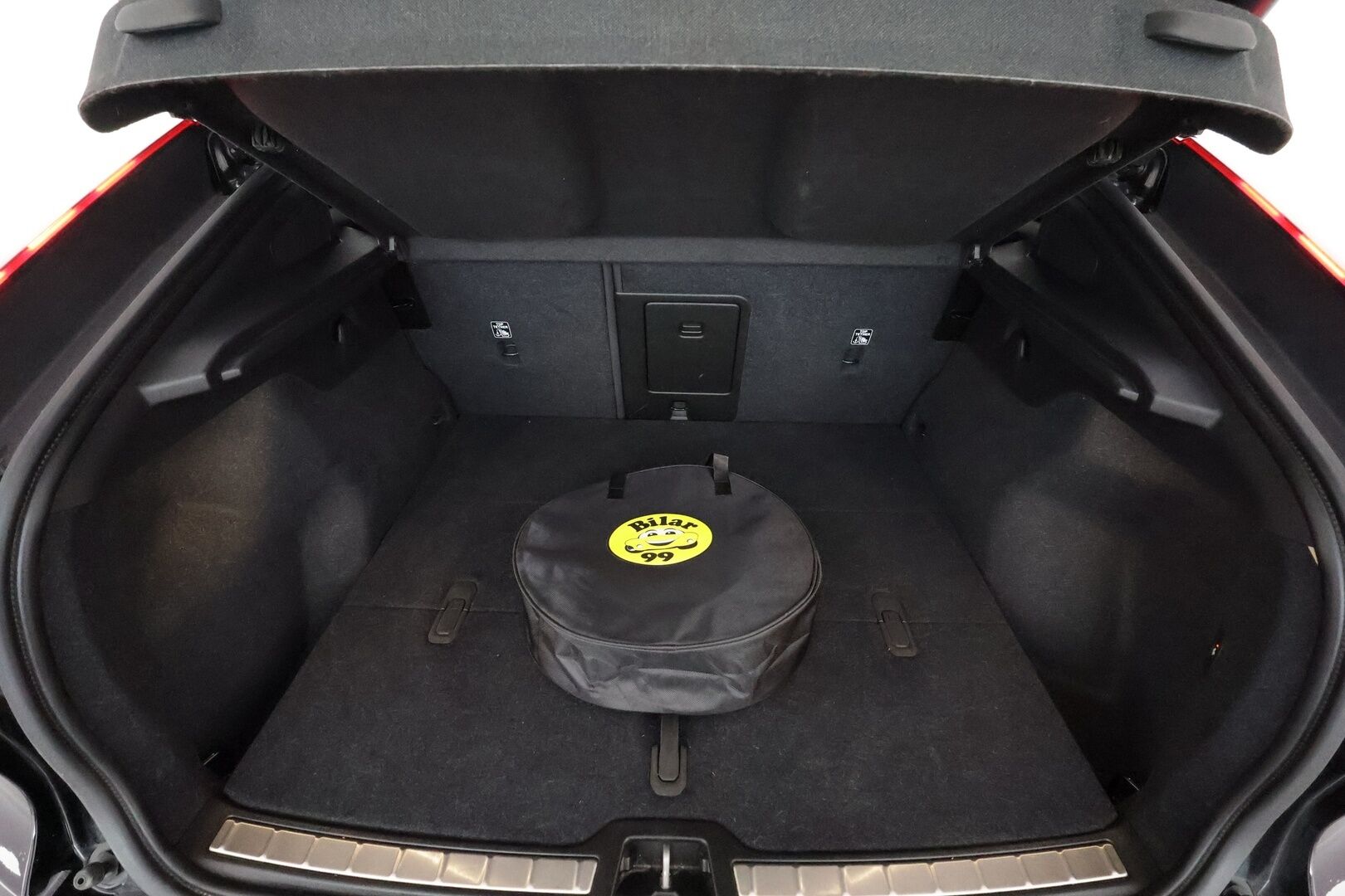 Volvo C40 2023 Recharge Single Plus aut - 3,99 % KORKOTARJOUS TÄHÄN AUTOON - 31.5. ASTI! - Lämpöpumppu / Adapt.Vakkari / Lasikatto / Peruutuskamera / Vetokoukku / Nahka-Alcantara / Adapt.LED / Merkkihuollot / Akku tarkastettu!