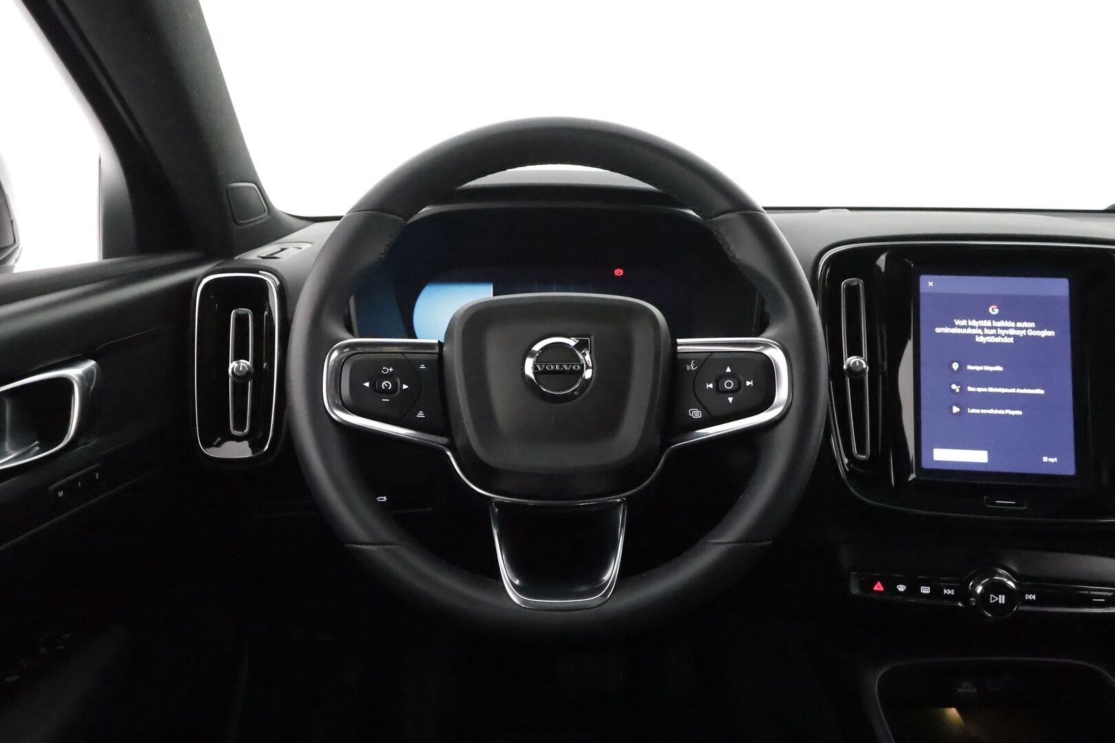 Volvo C40 2023 Recharge Single Plus aut - 3,99 % KORKOTARJOUS TÄHÄN AUTOON - 31.5. ASTI! - Lämpöpumppu / Adapt.Vakkari / Lasikatto / Peruutuskamera / Vetokoukku / Nahka-Alcantara / Adapt.LED / Merkkihuollot / Akku tarkastettu!