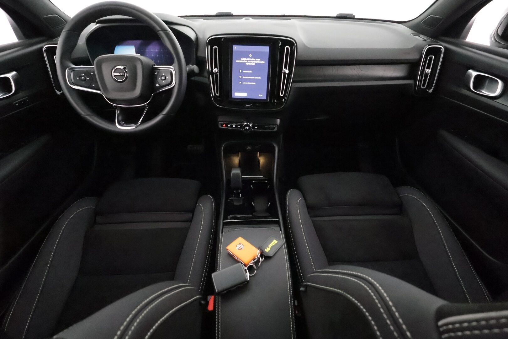 Volvo C40 2023 Recharge Single Plus aut - 3,99 % KORKOTARJOUS TÄHÄN AUTOON - 31.5. ASTI! - Lämpöpumppu / Adapt.Vakkari / Lasikatto / Peruutuskamera / Vetokoukku / Nahka-Alcantara / Adapt.LED / Merkkihuollot / Akku tarkastettu!