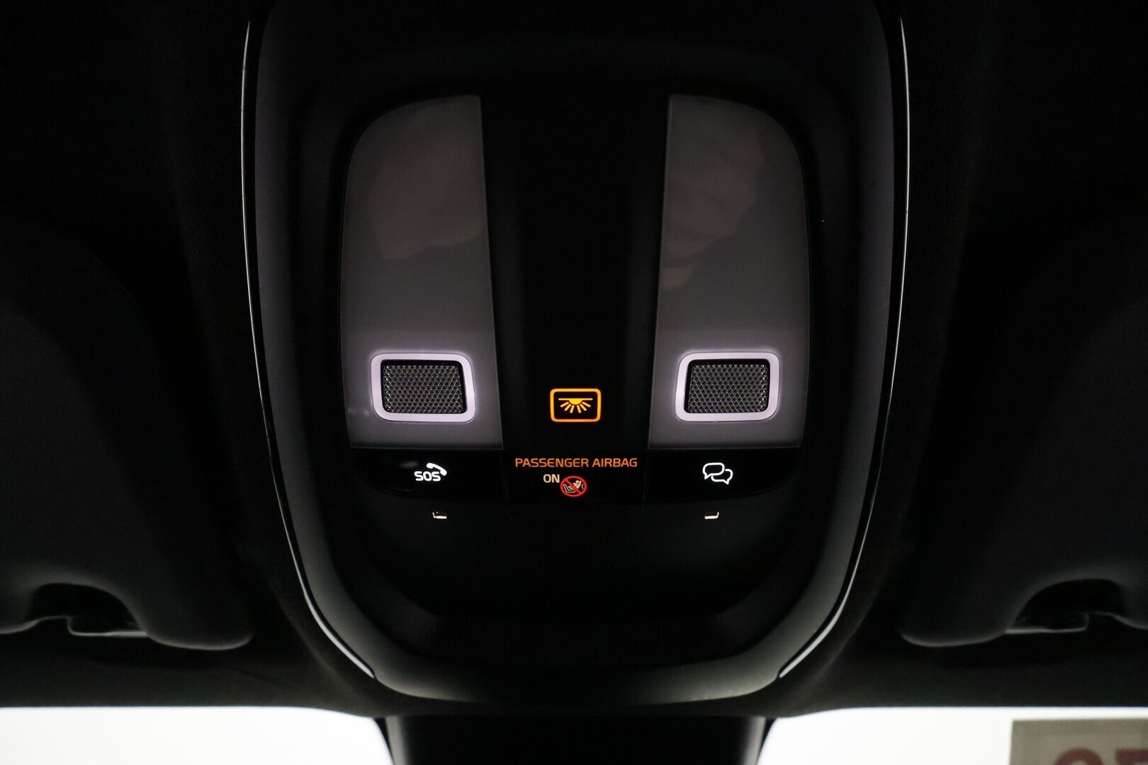 Volvo C40 2023 Recharge Single Plus aut - 3,99 % KORKOTARJOUS TÄHÄN AUTOON - 31.5. ASTI! - Lämpöpumppu / Adapt.Vakkari / Lasikatto / Peruutuskamera / Vetokoukku / Nahka-Alcantara / Adapt.LED / Merkkihuollot / Akku tarkastettu!