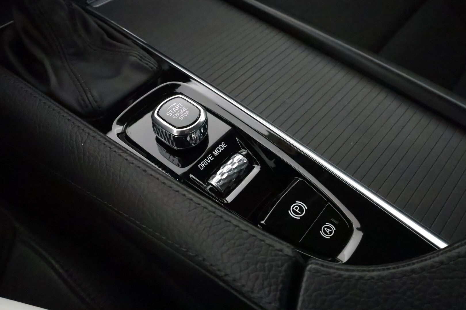 Volvo S90 2018 D4 AWD Geatronic Momentum Advanced **Webasto / Koukku / Full LED / Adapt.vakkari / Puolinahat** - 3,99 % KORKOTARJOUS TÄHÄN AUTOON - 31.5. ASTI! - Merkkihuollettu / Keyless / VOC