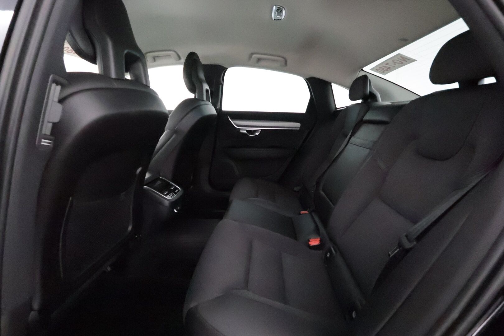 Volvo S90 2018 D4 AWD Geatronic Momentum Advanced **Webasto / Koukku / Full LED / Adapt.vakkari / Puolinahat** - 3,99 % KORKOTARJOUS TÄHÄN AUTOON - 31.5. ASTI! - Merkkihuollettu / Keyless / VOC