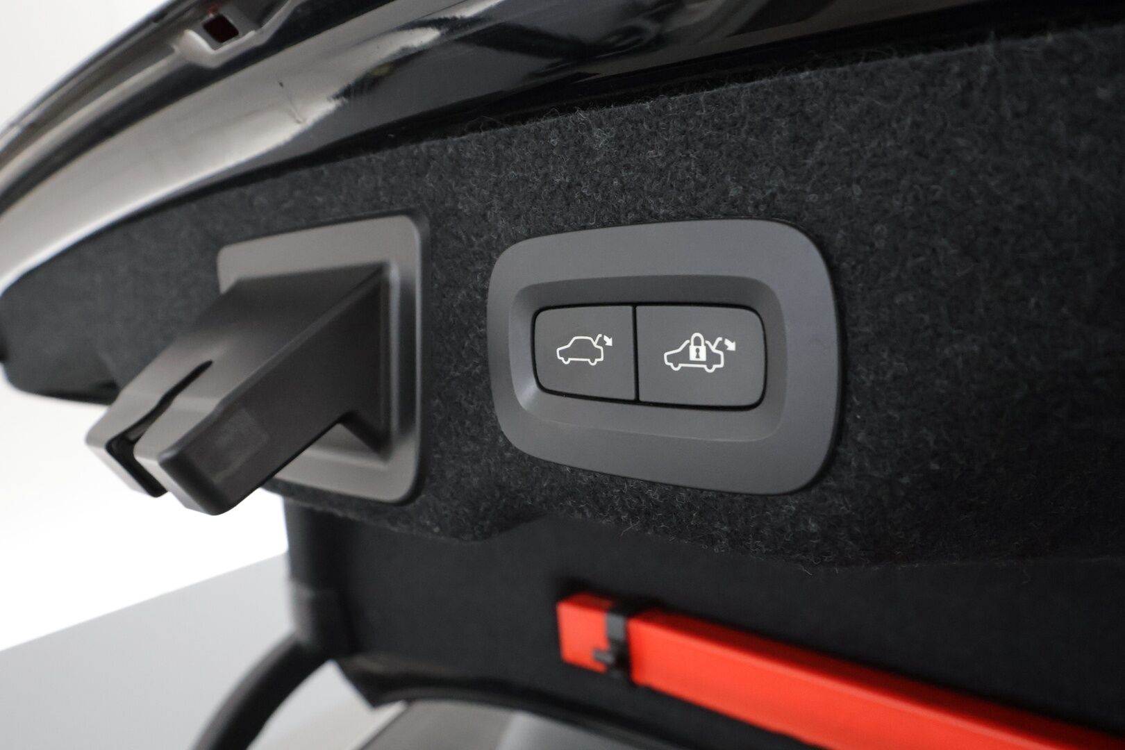 Volvo S90 2018 D4 AWD Geatronic Momentum Advanced **Webasto / Koukku / Full LED / Adapt.vakkari / Puolinahat** - 3,99 % KORKOTARJOUS TÄHÄN AUTOON - 31.5. ASTI! - Merkkihuollettu / Keyless / VOC