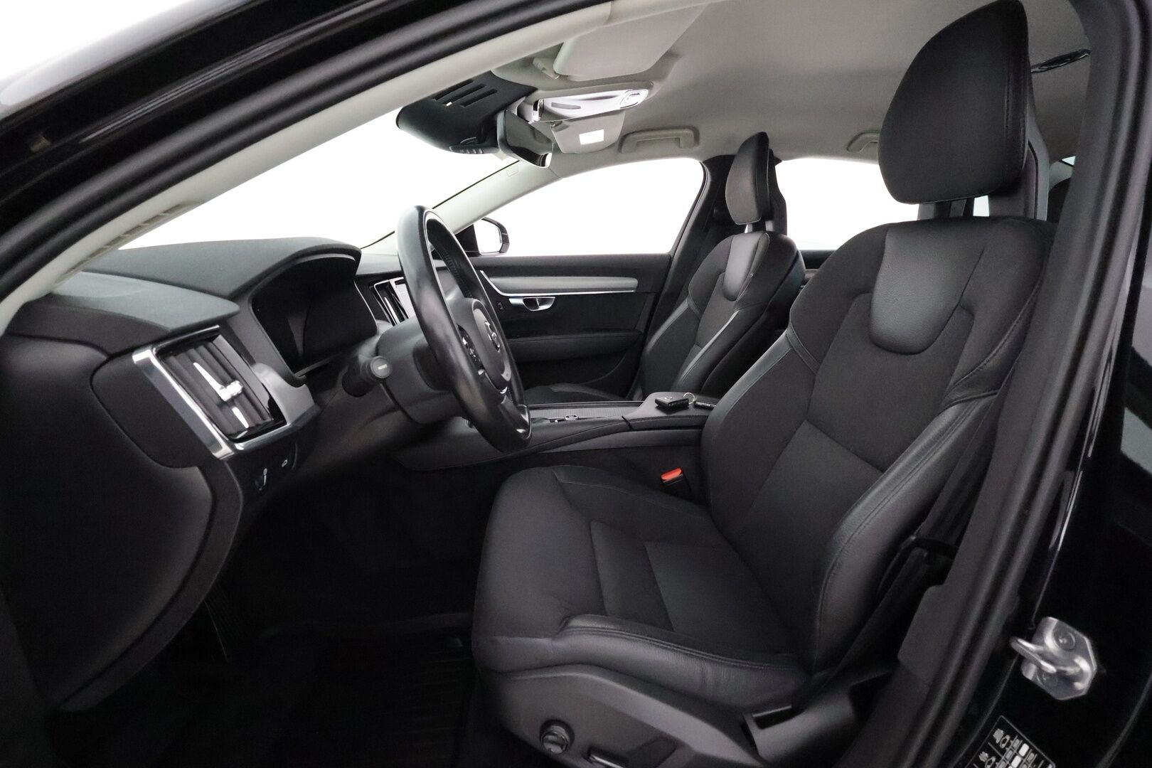 Volvo S90 2018 D4 AWD Geatronic Momentum Advanced **Webasto / Koukku / Full LED / Adapt.vakkari / Puolinahat** - 3,99 % KORKOTARJOUS TÄHÄN AUTOON - 31.5. ASTI! - Merkkihuollettu / Keyless / VOC