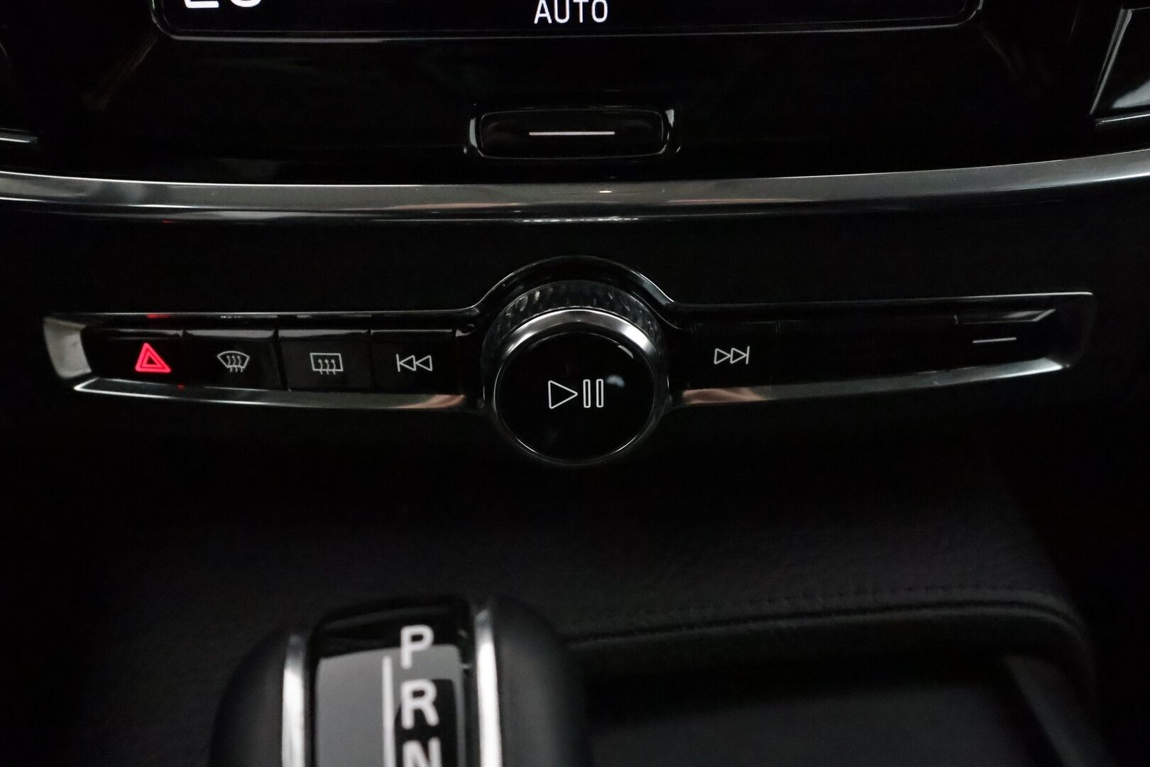 Volvo S90 2018 D4 AWD Geatronic Momentum Advanced **Webasto / Koukku / Full LED / Adapt.vakkari / Puolinahat** - 3,99 % KORKOTARJOUS TÄHÄN AUTOON - 31.5. ASTI! - Merkkihuollettu / Keyless / VOC