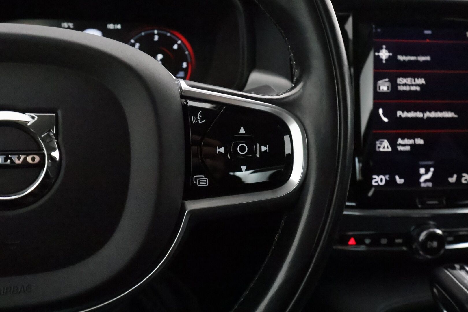 Volvo S90 2018 D4 AWD Geatronic Momentum Advanced **Webasto / Koukku / Full LED / Adapt.vakkari / Puolinahat** - 3,99 % KORKOTARJOUS TÄHÄN AUTOON - 31.5. ASTI! - Merkkihuollettu / Keyless / VOC